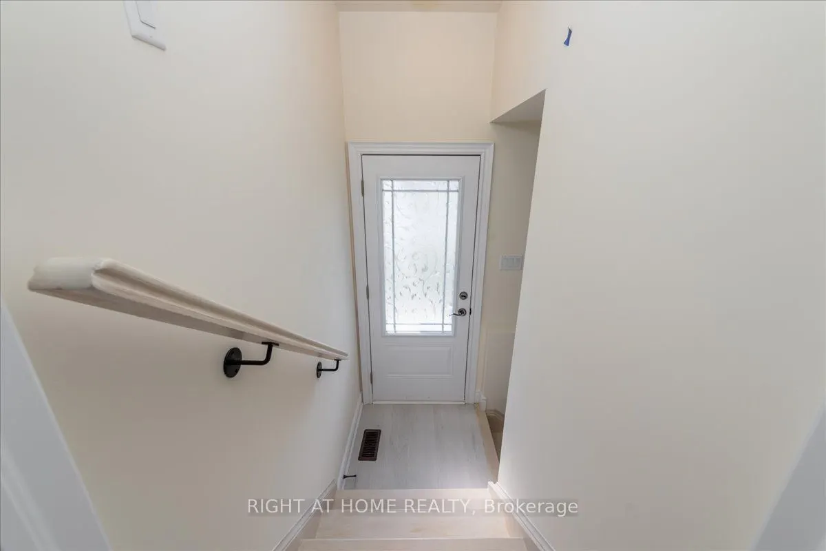 78 Lorne Thomas Place