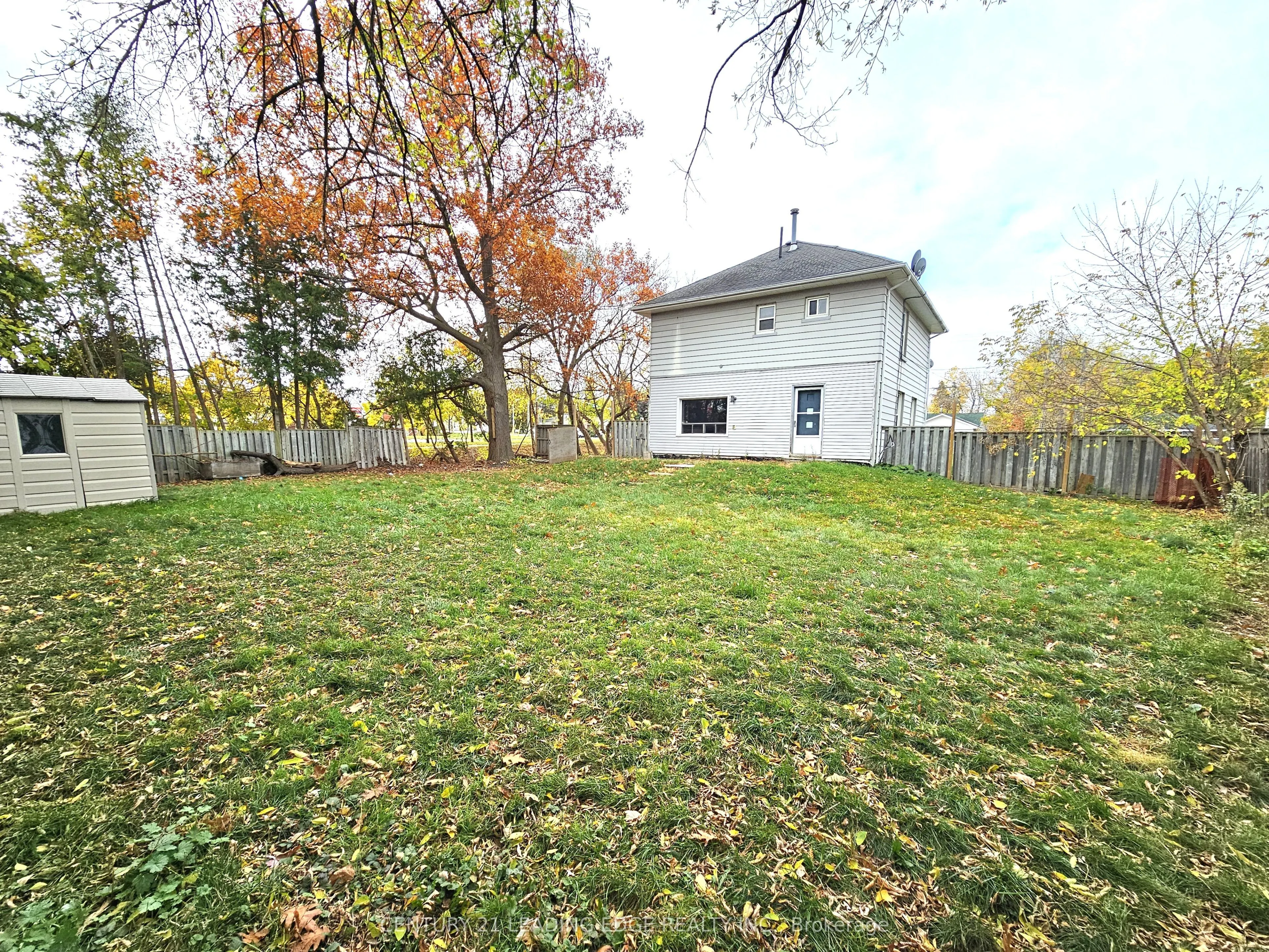 399 The Queensway South