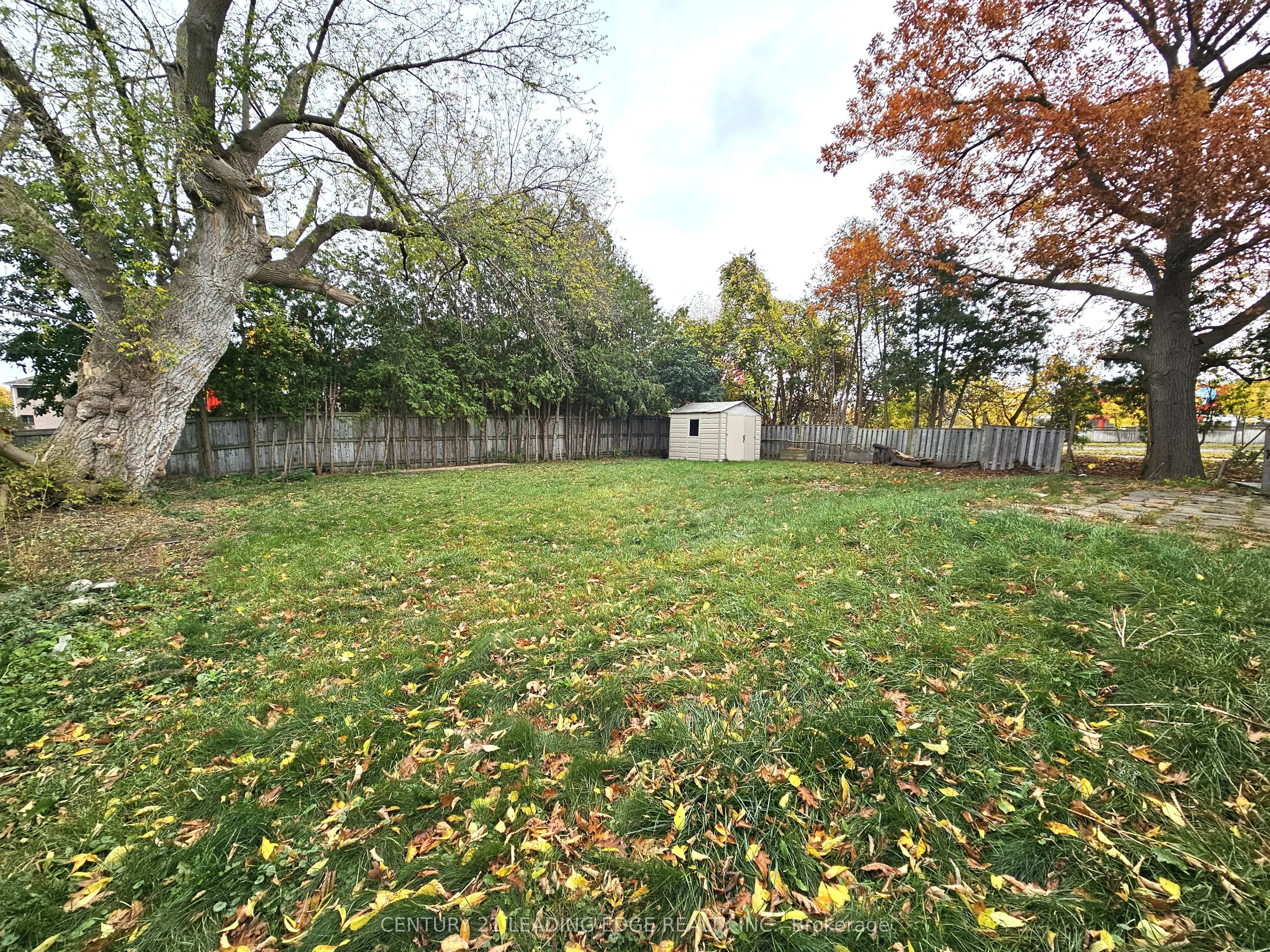 399 The Queensway South