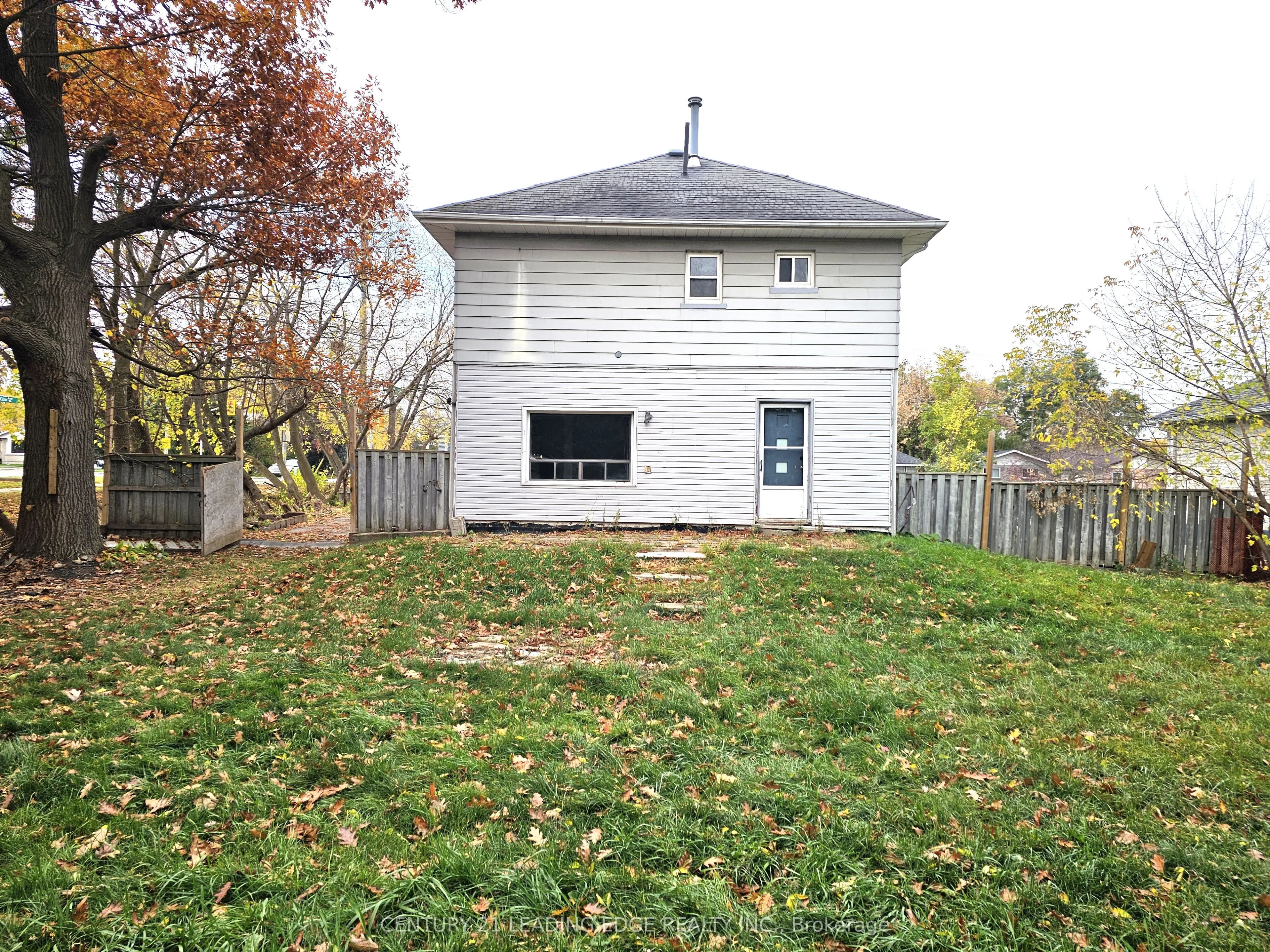 399 The Queensway South