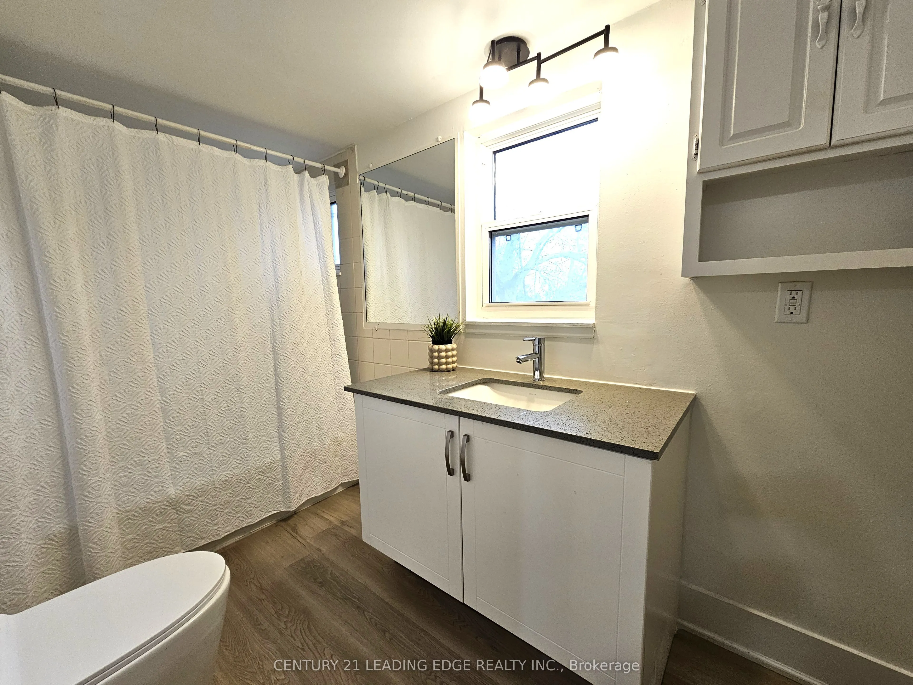 399 The Queensway South