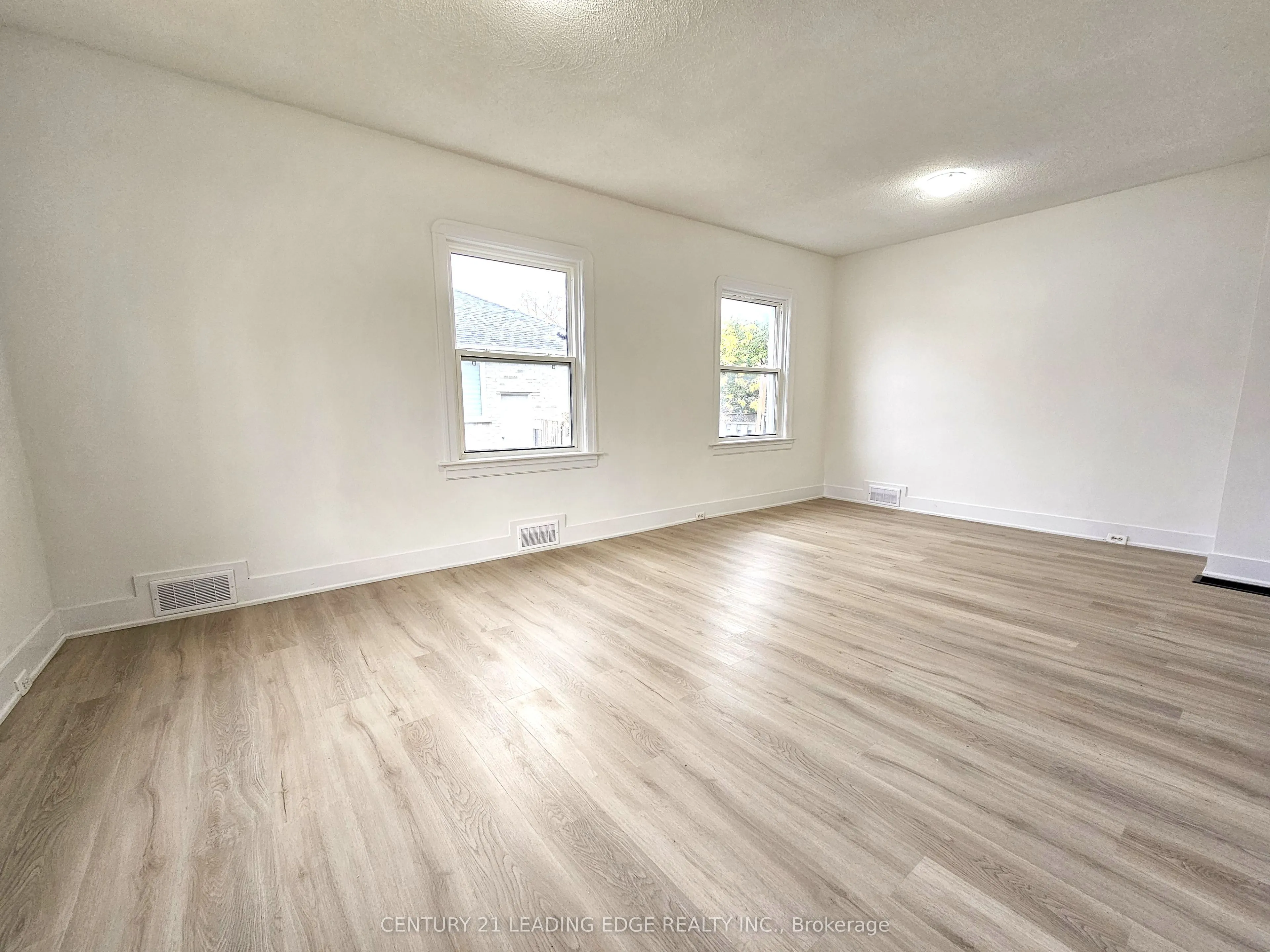 399 The Queensway South