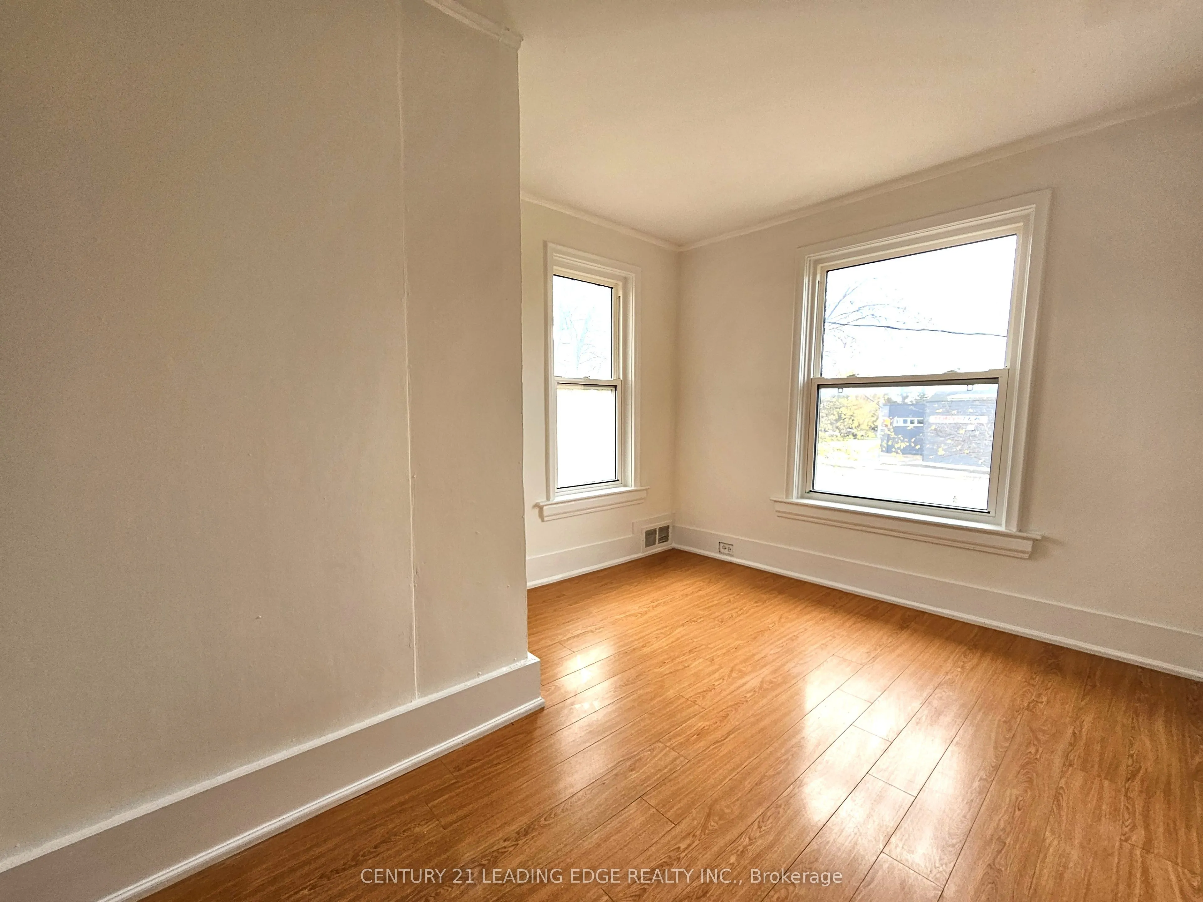 399 The Queensway South