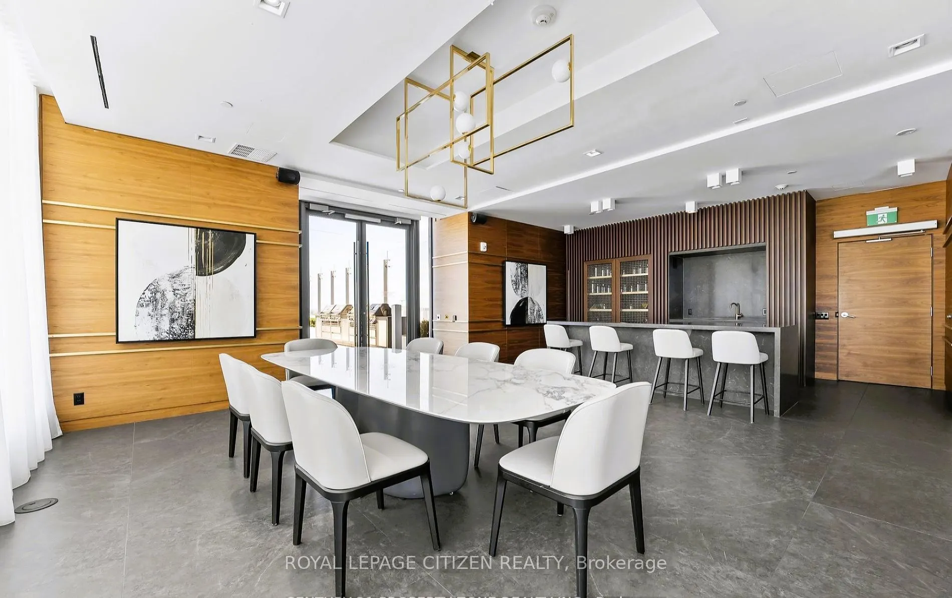 898 Portage Parkway, #905