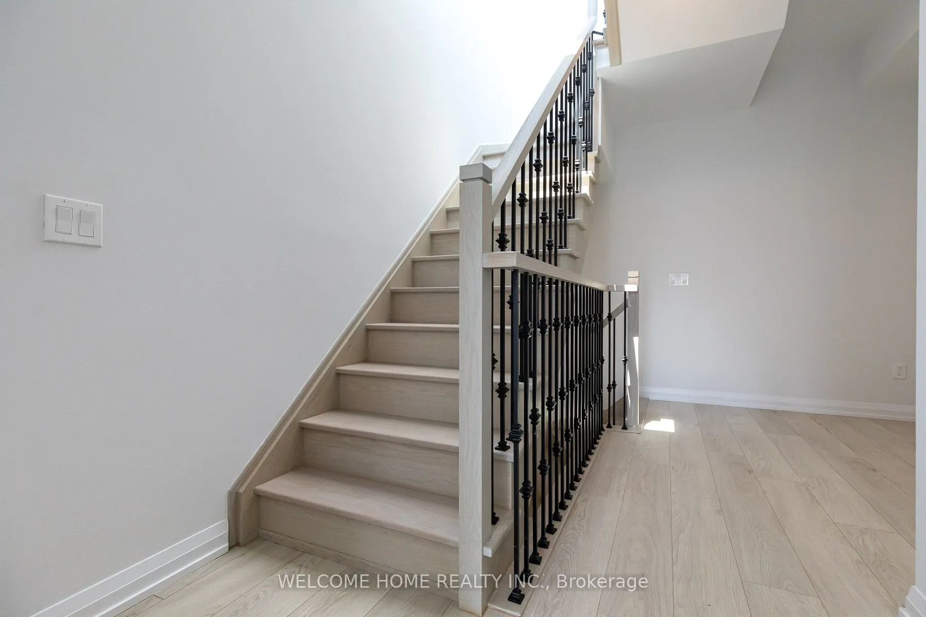 1050 Portage Parkway, #Th30