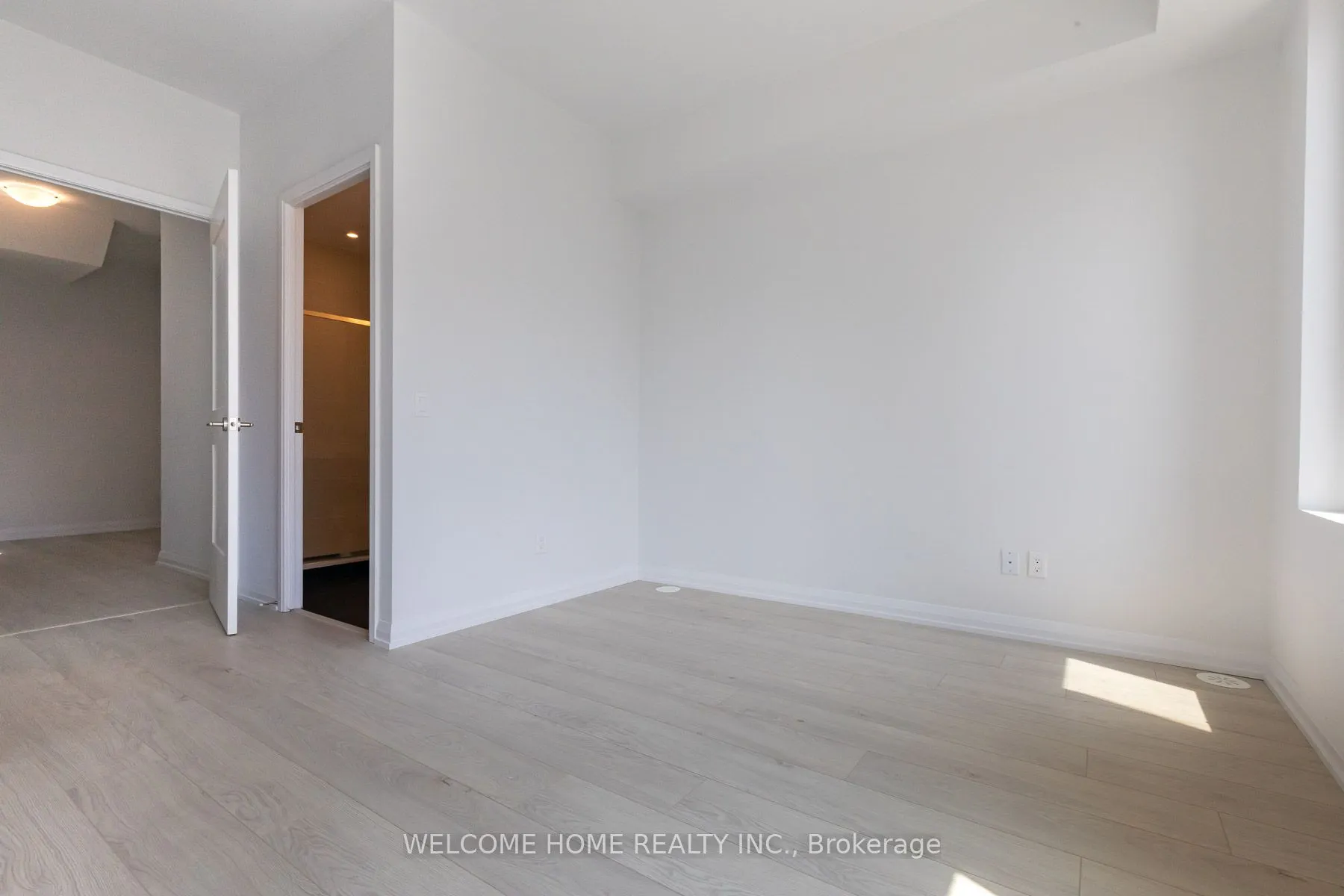 1050 Portage Parkway, #Th30