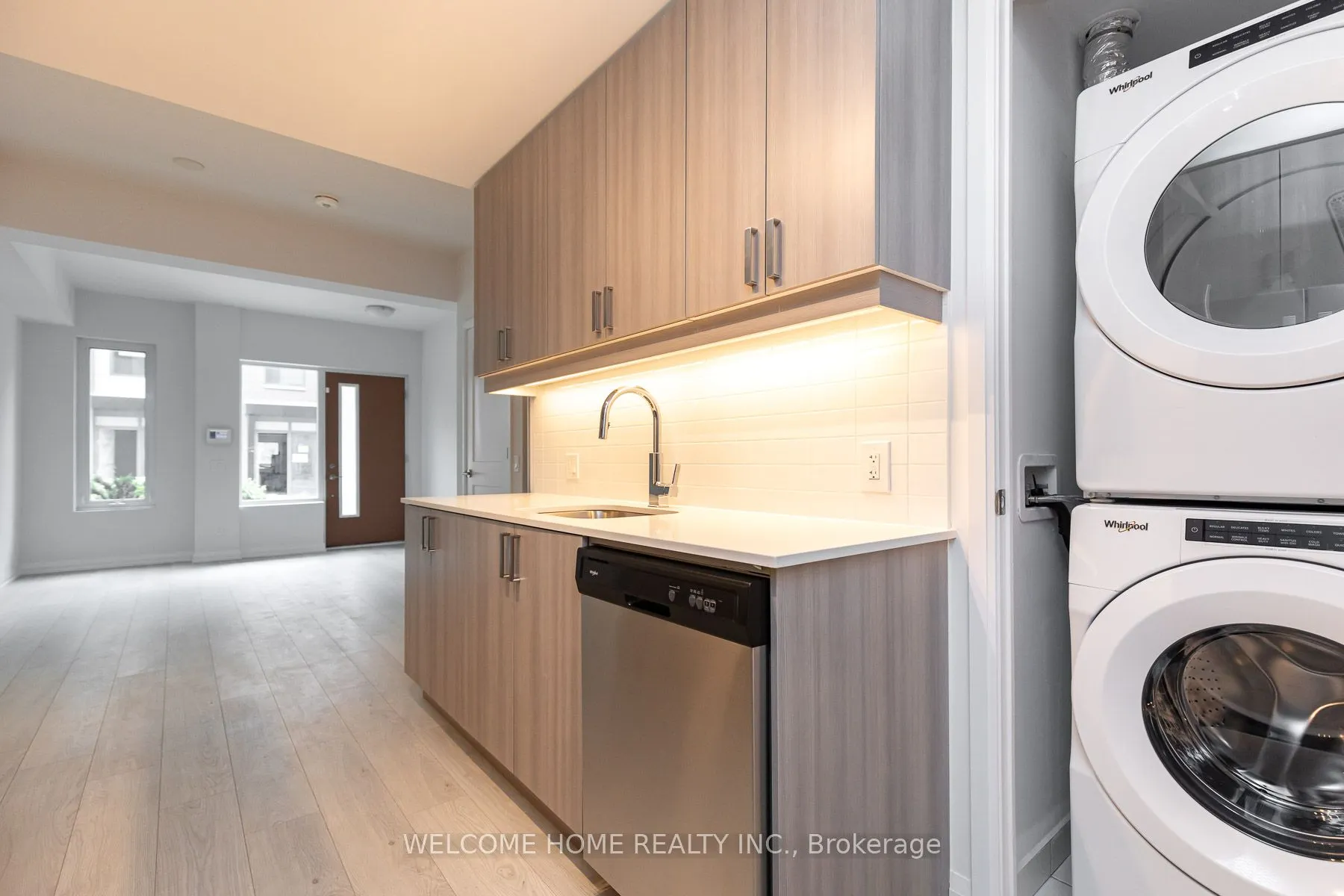 1050 Portage Parkway, #Th30