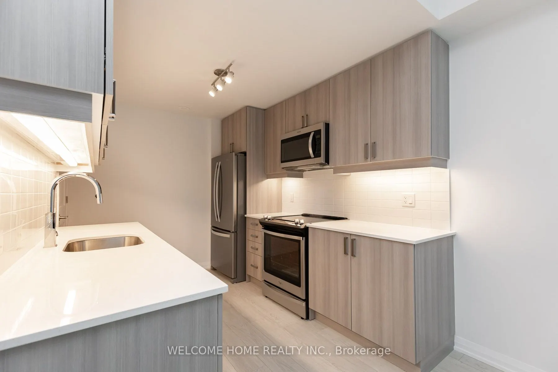 1050 Portage Parkway, #Th30