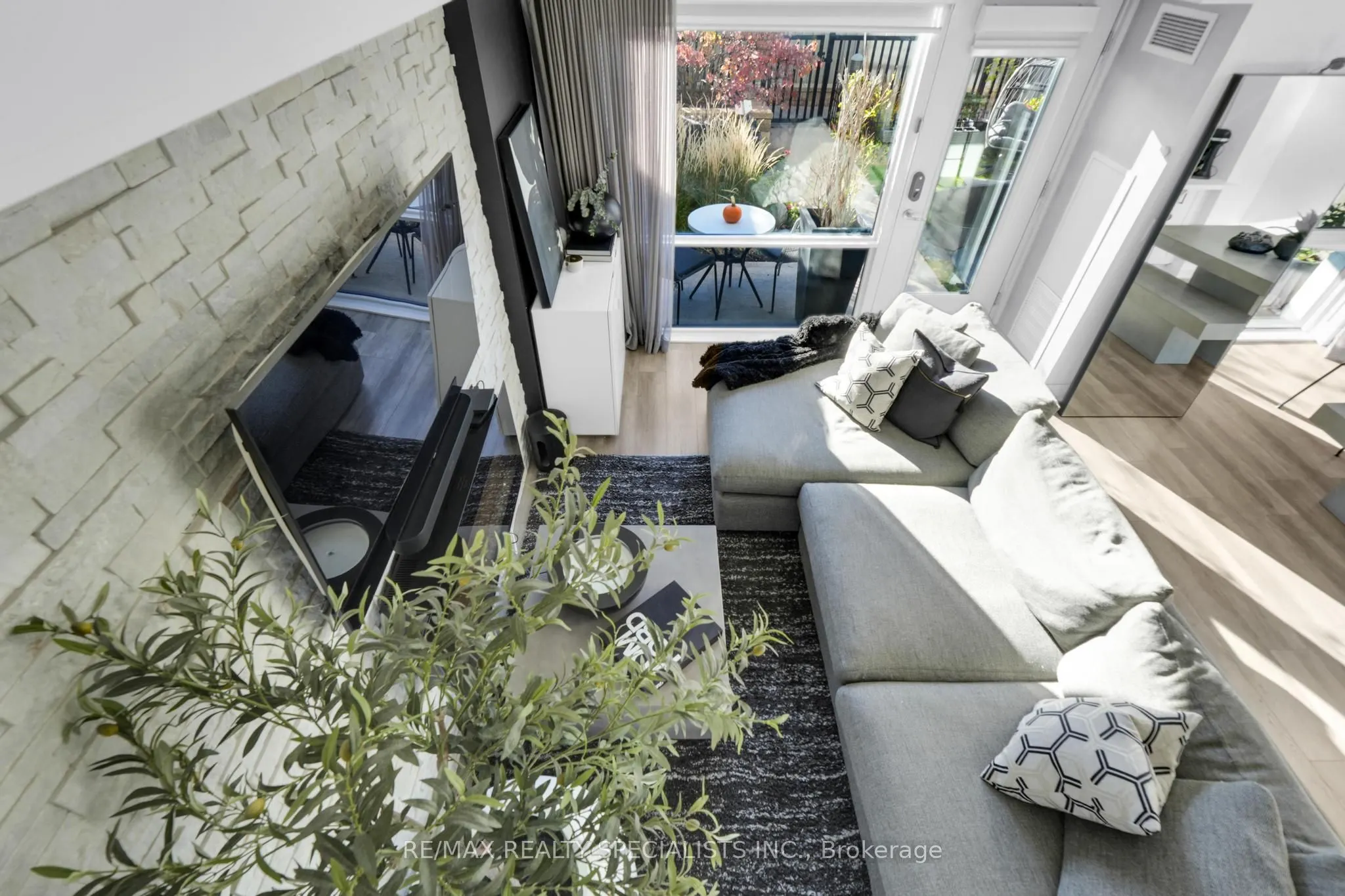 24 Woodstream Boulevard, #105