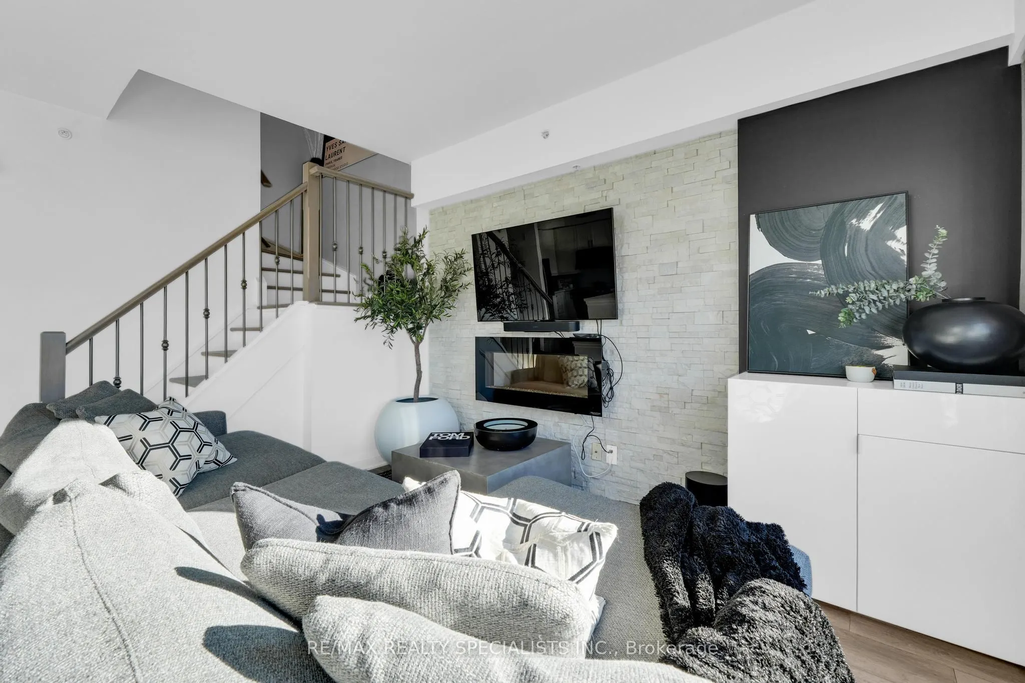 24 Woodstream Boulevard, #105