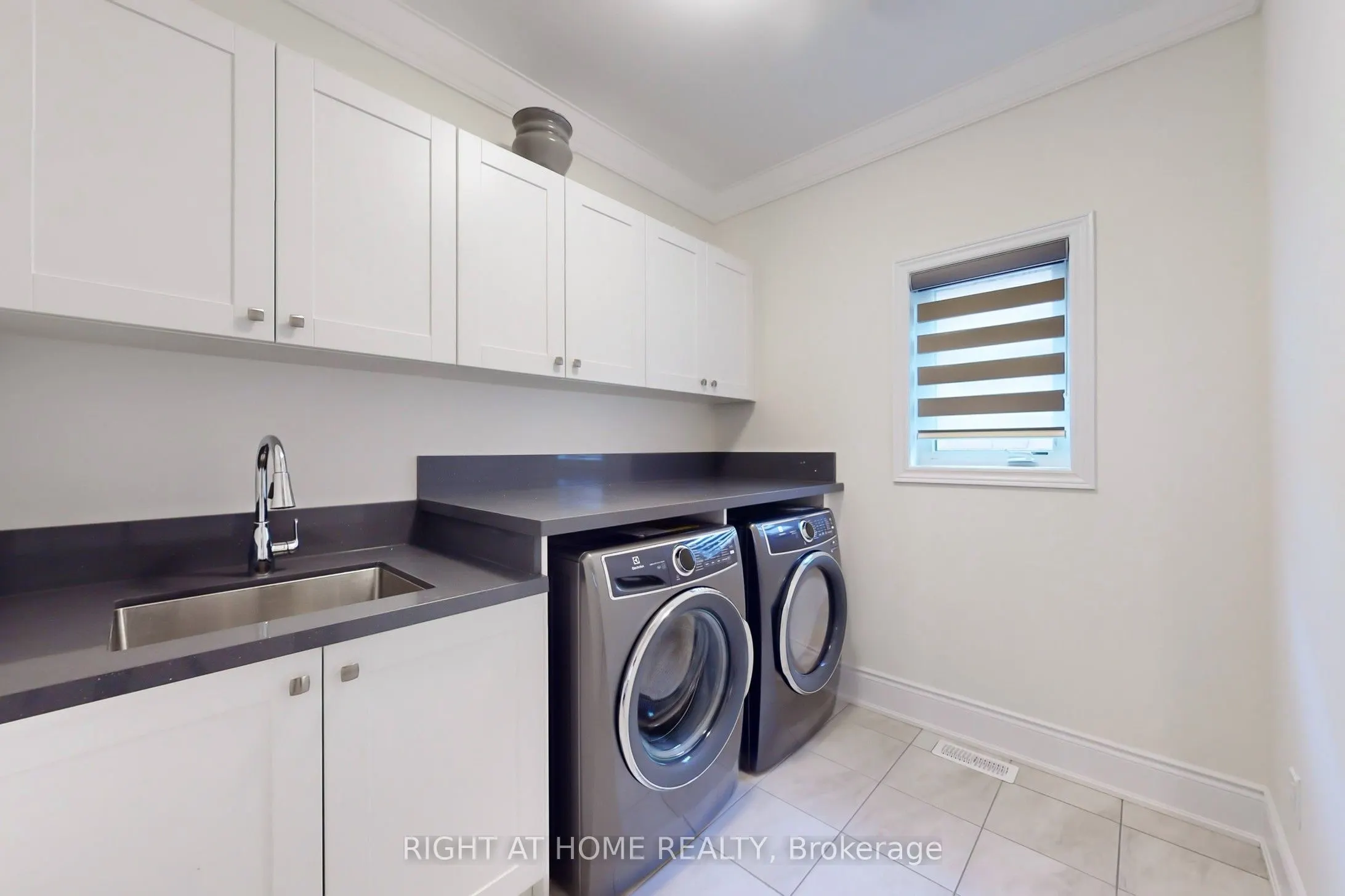 216 Sunset Vista Court E