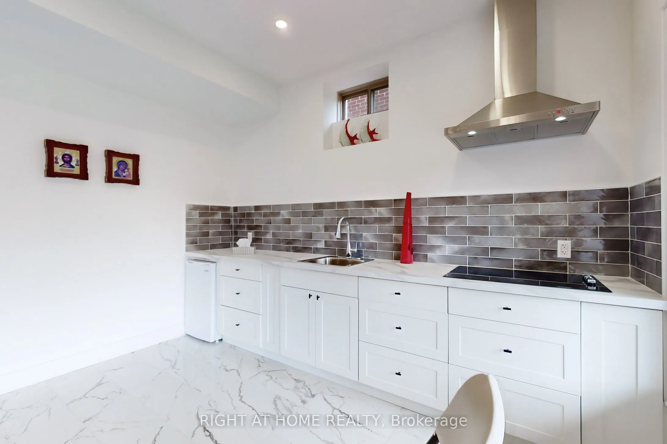 216 Sunset Vista Court E