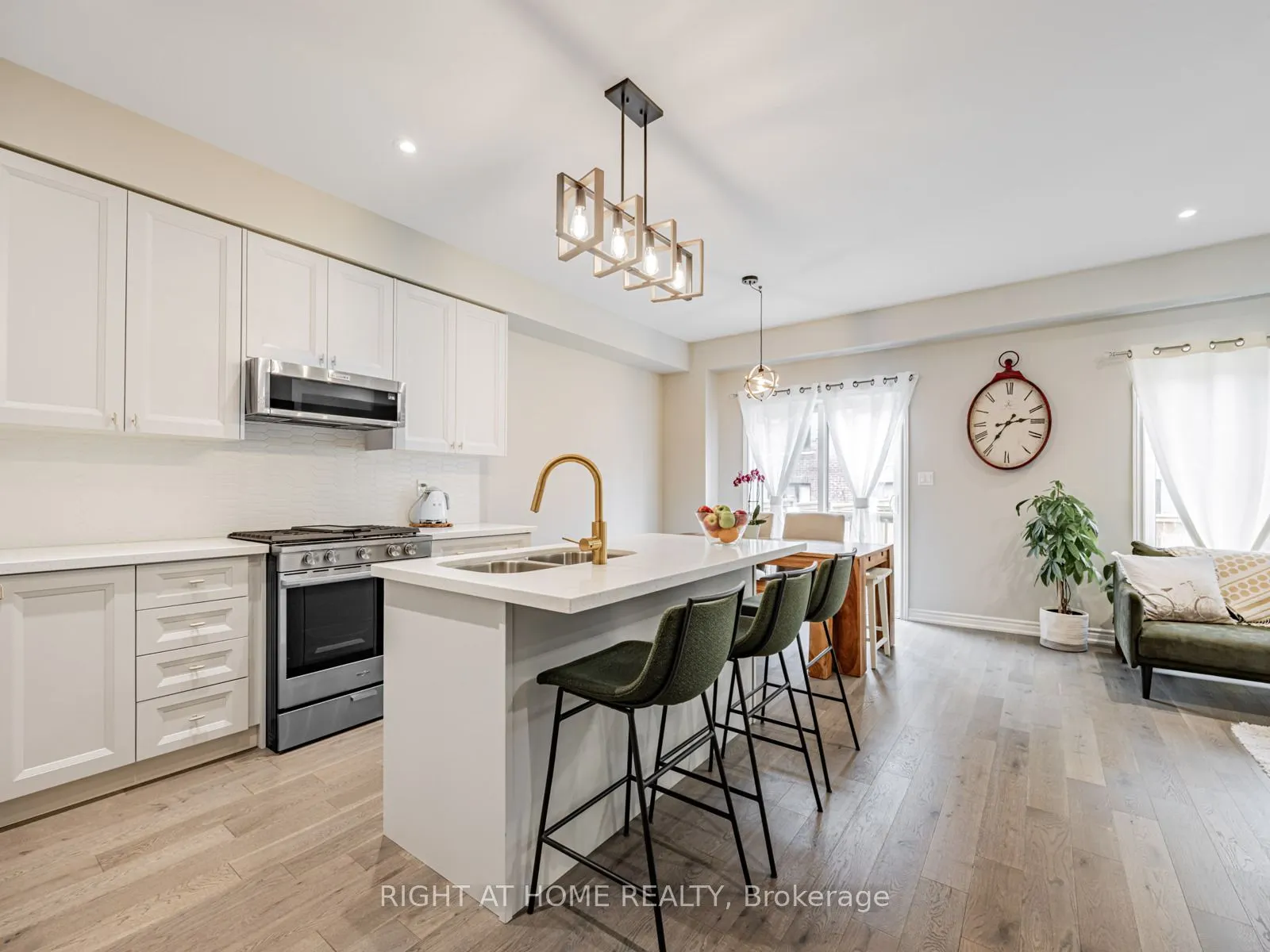 7 Harry Thornton Lane