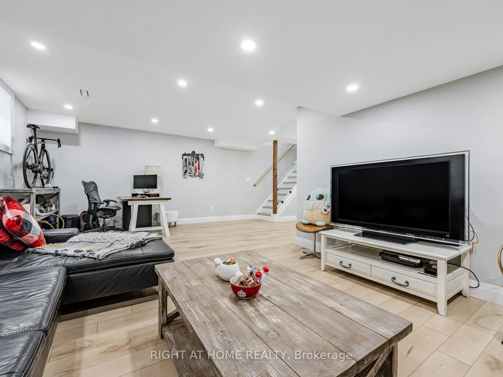 7 Harry Thornton Lane