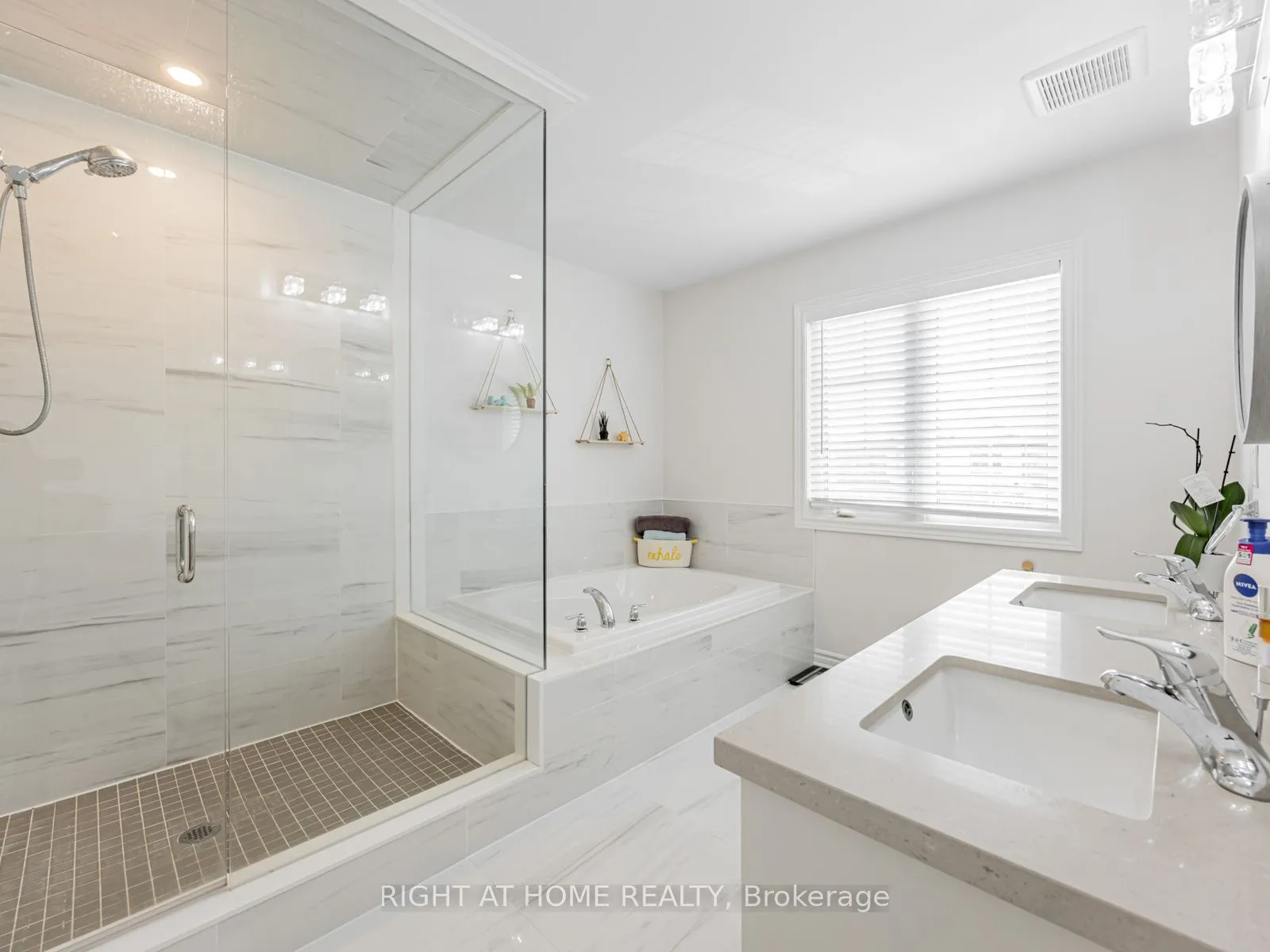 7 Harry Thornton Lane