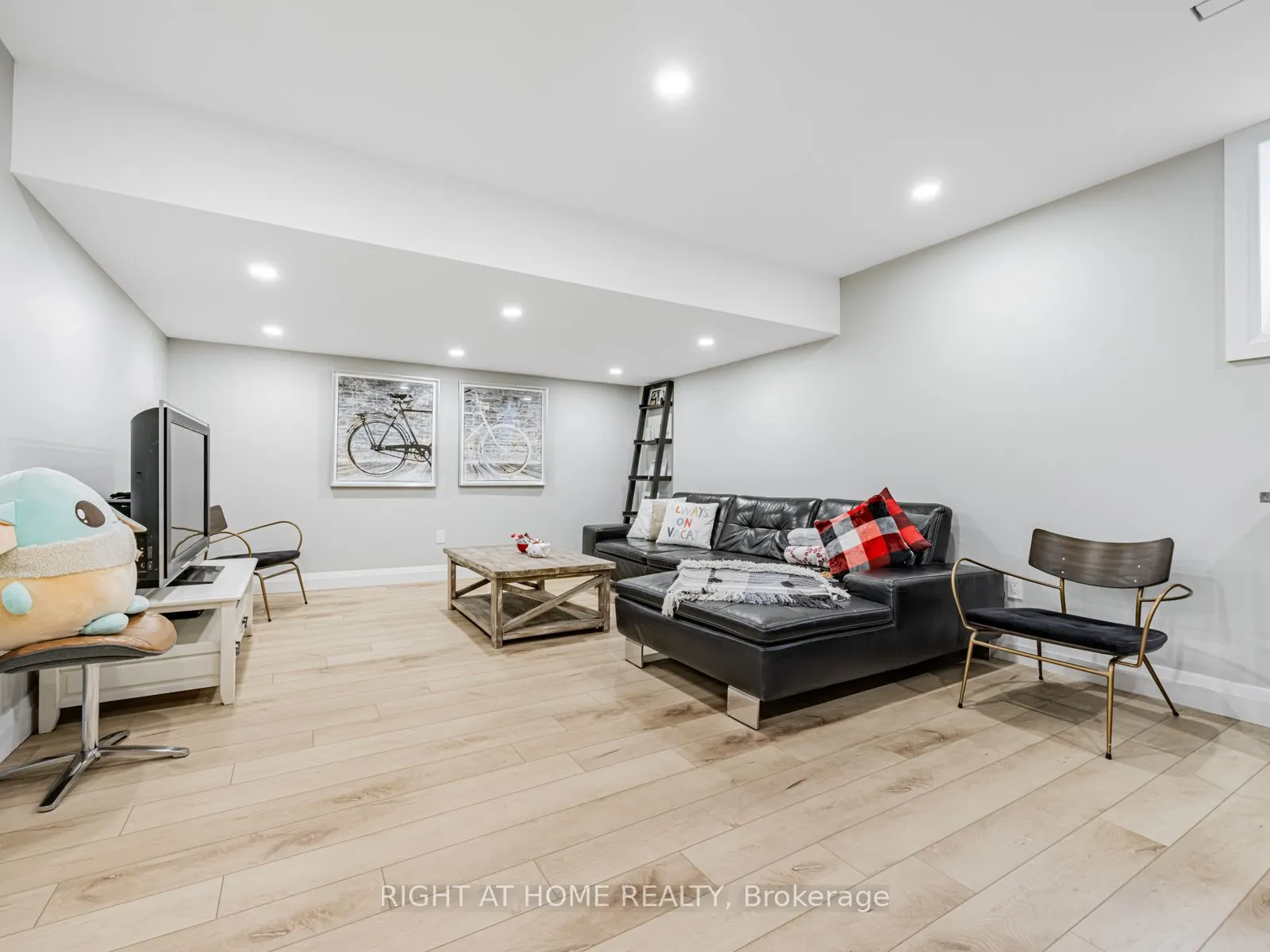 7 Harry Thornton Lane