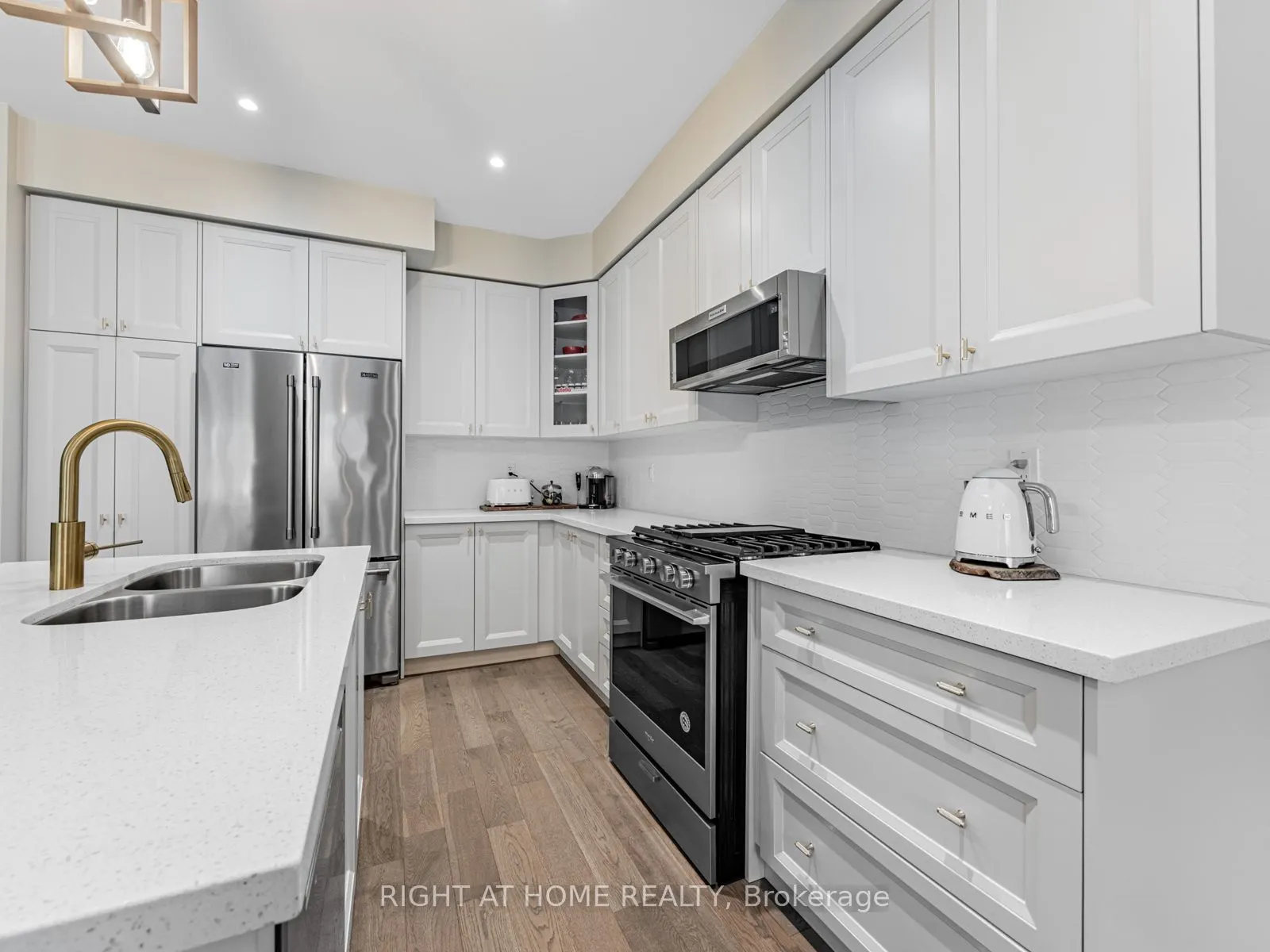 7 Harry Thornton Lane