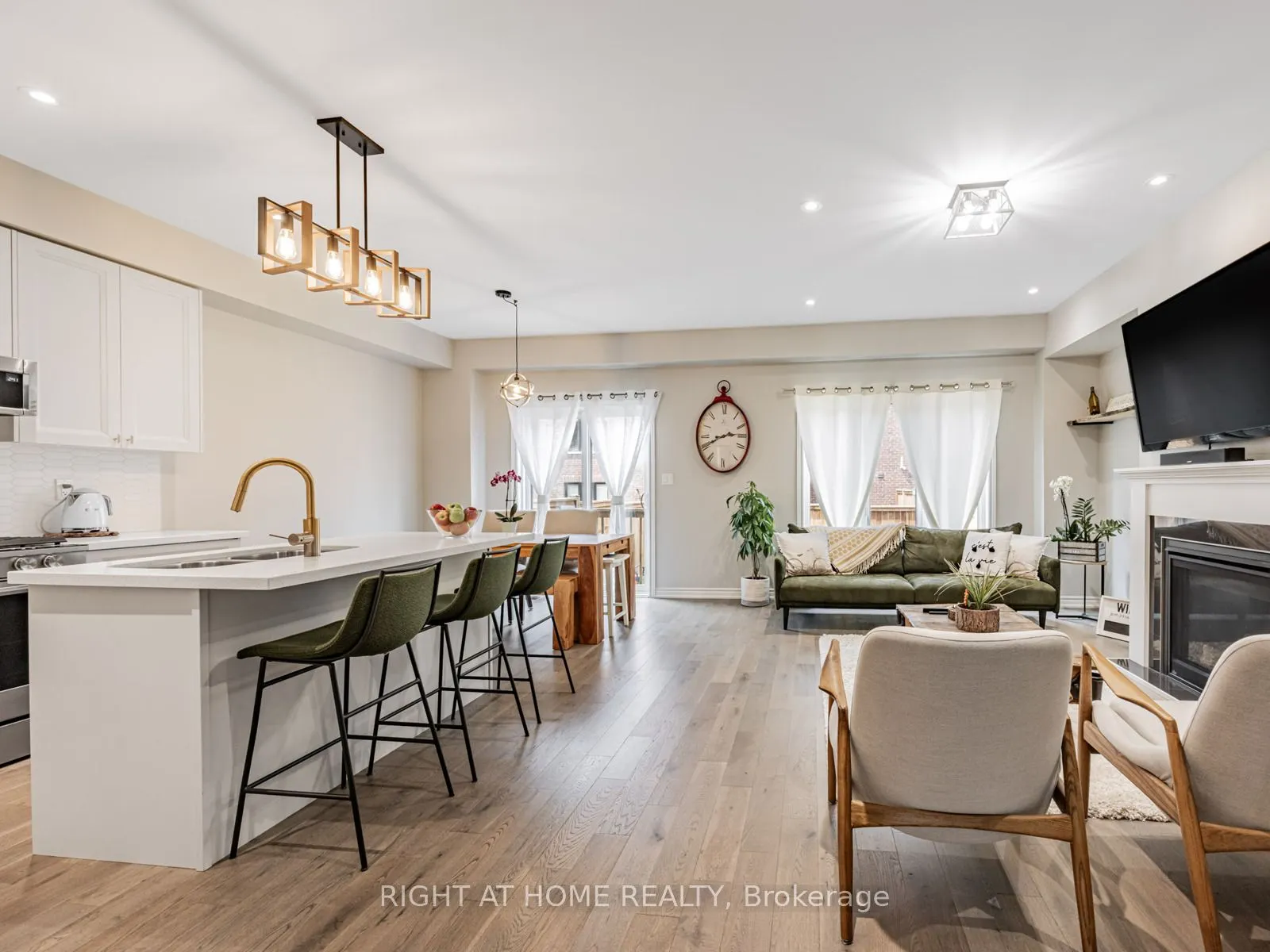 7 Harry Thornton Lane