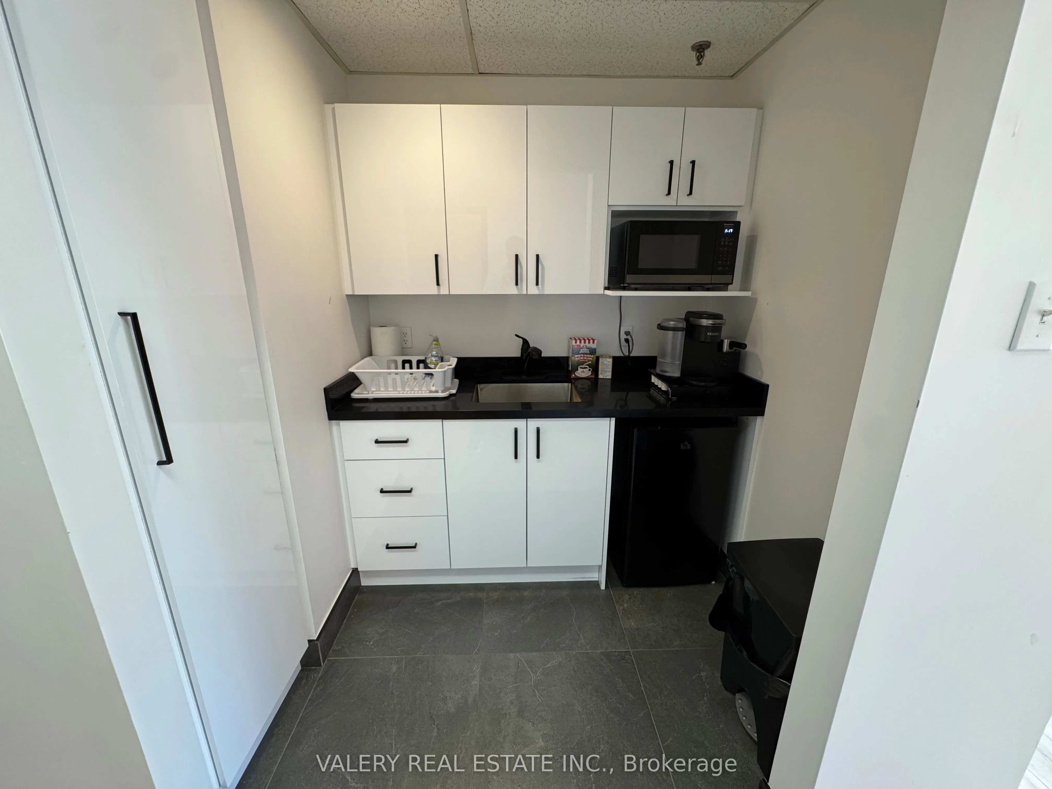 390 Edgeley Boulevard, #18