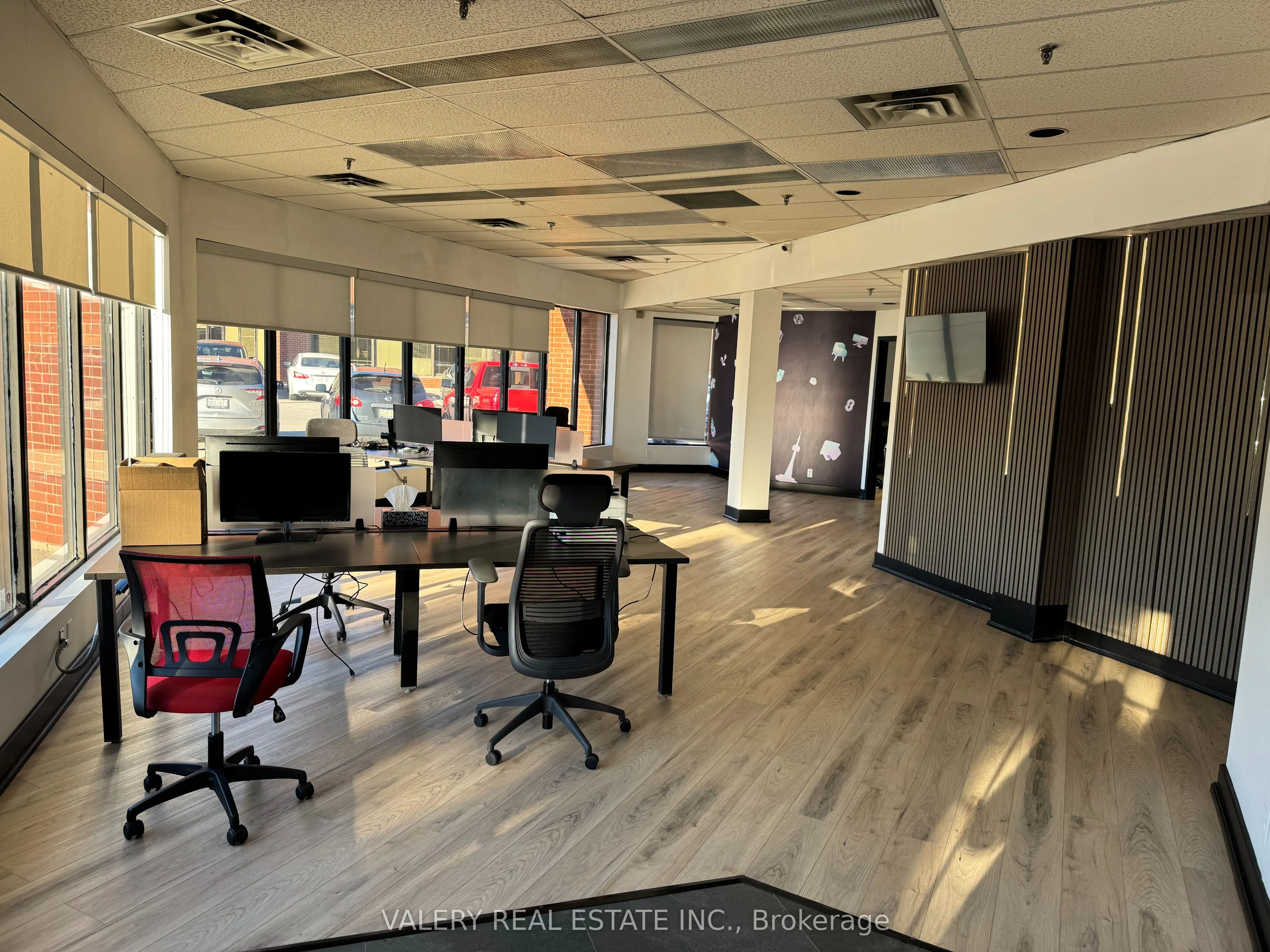 390 Edgeley Boulevard, #18