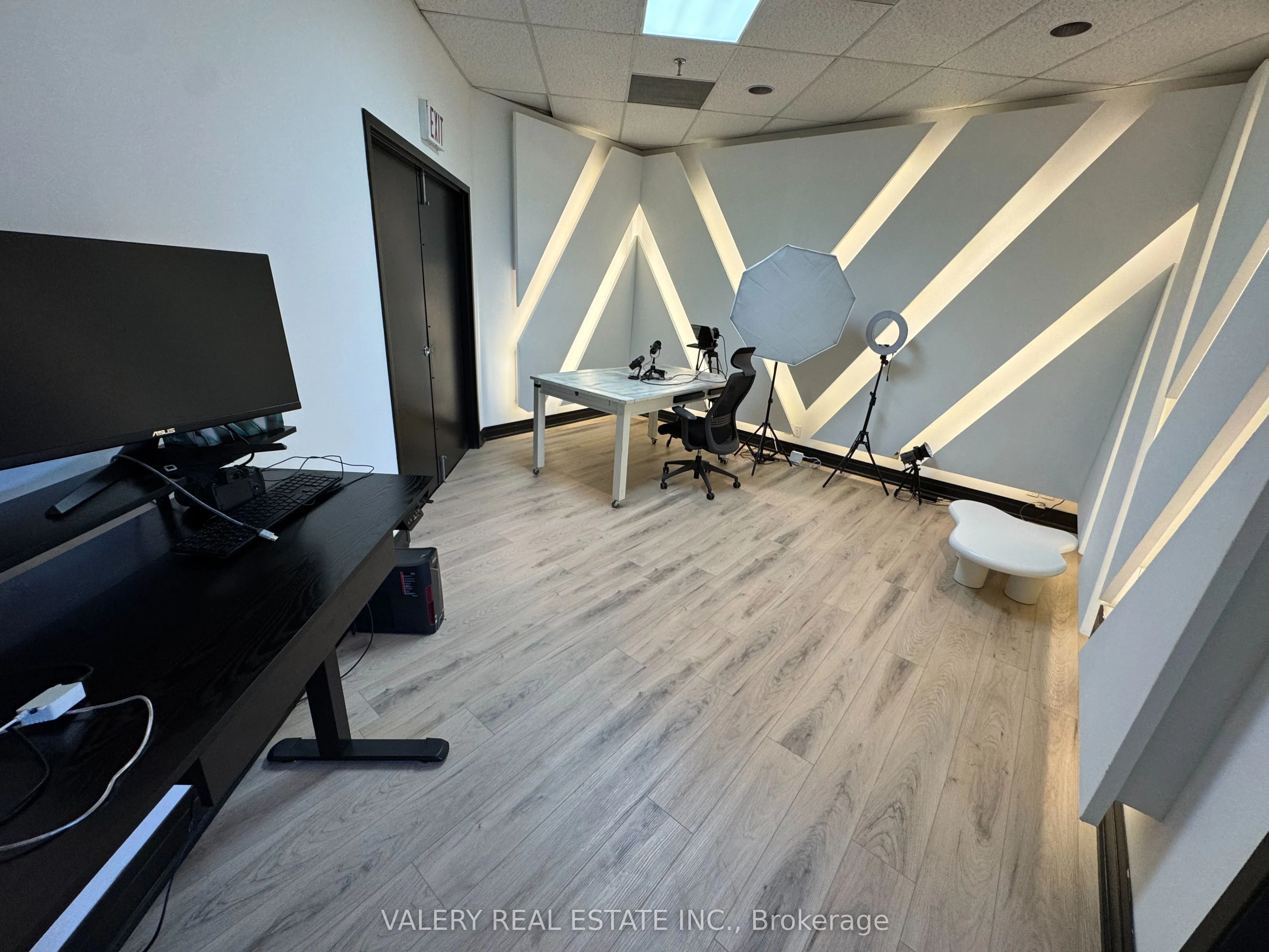 390 Edgeley Boulevard, #18