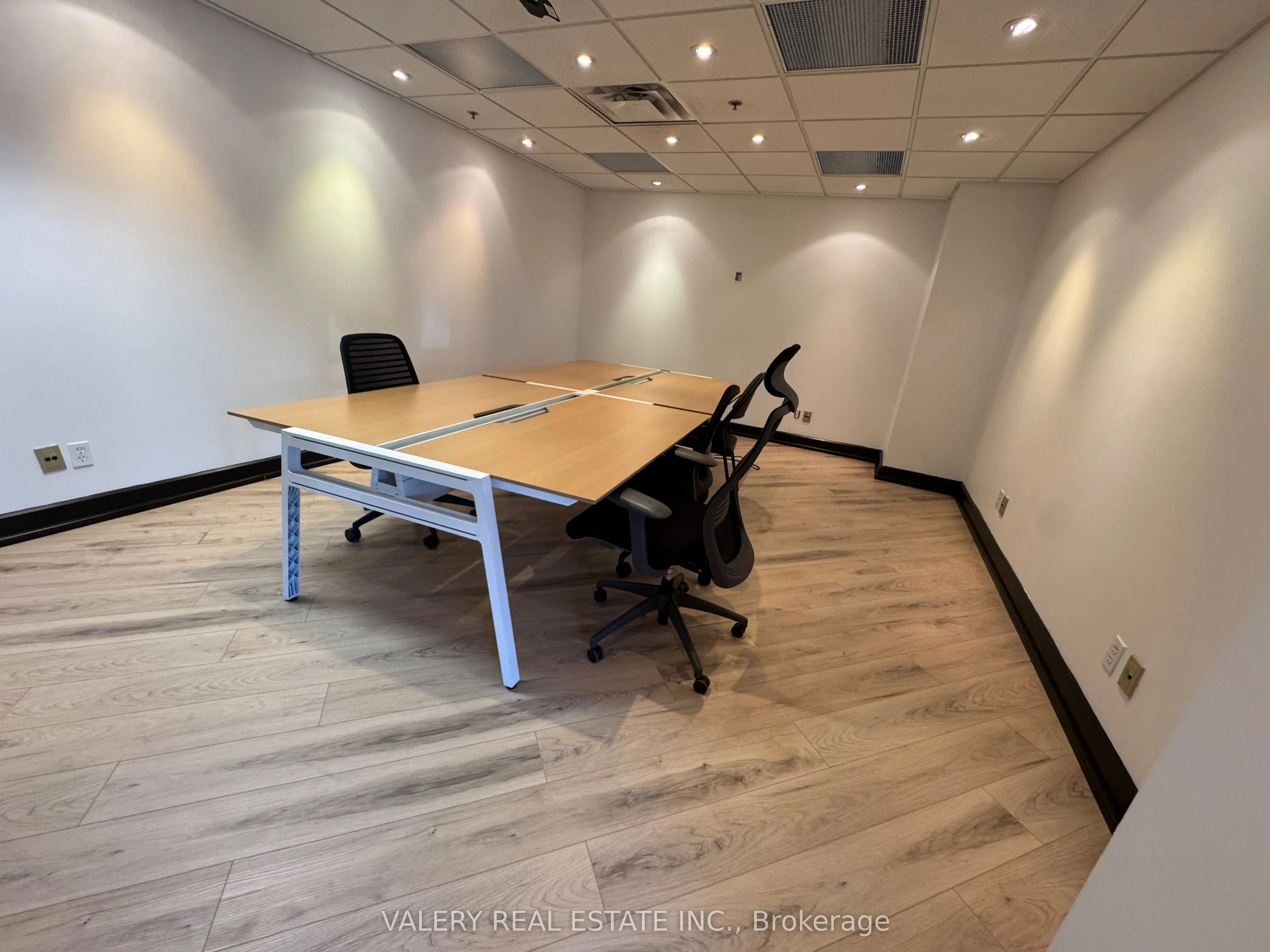 390 Edgeley Boulevard, #18