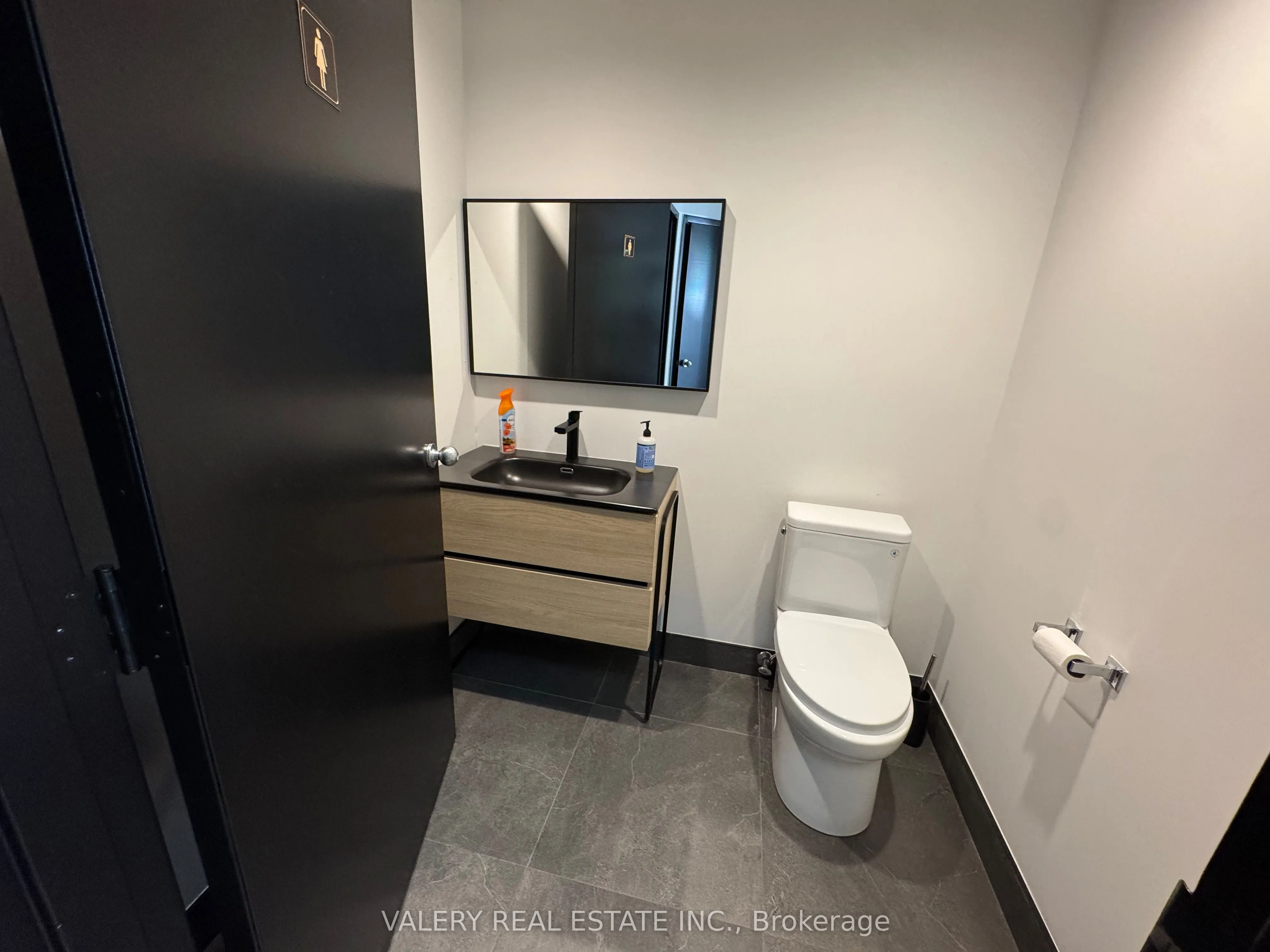 390 Edgeley Boulevard, #18