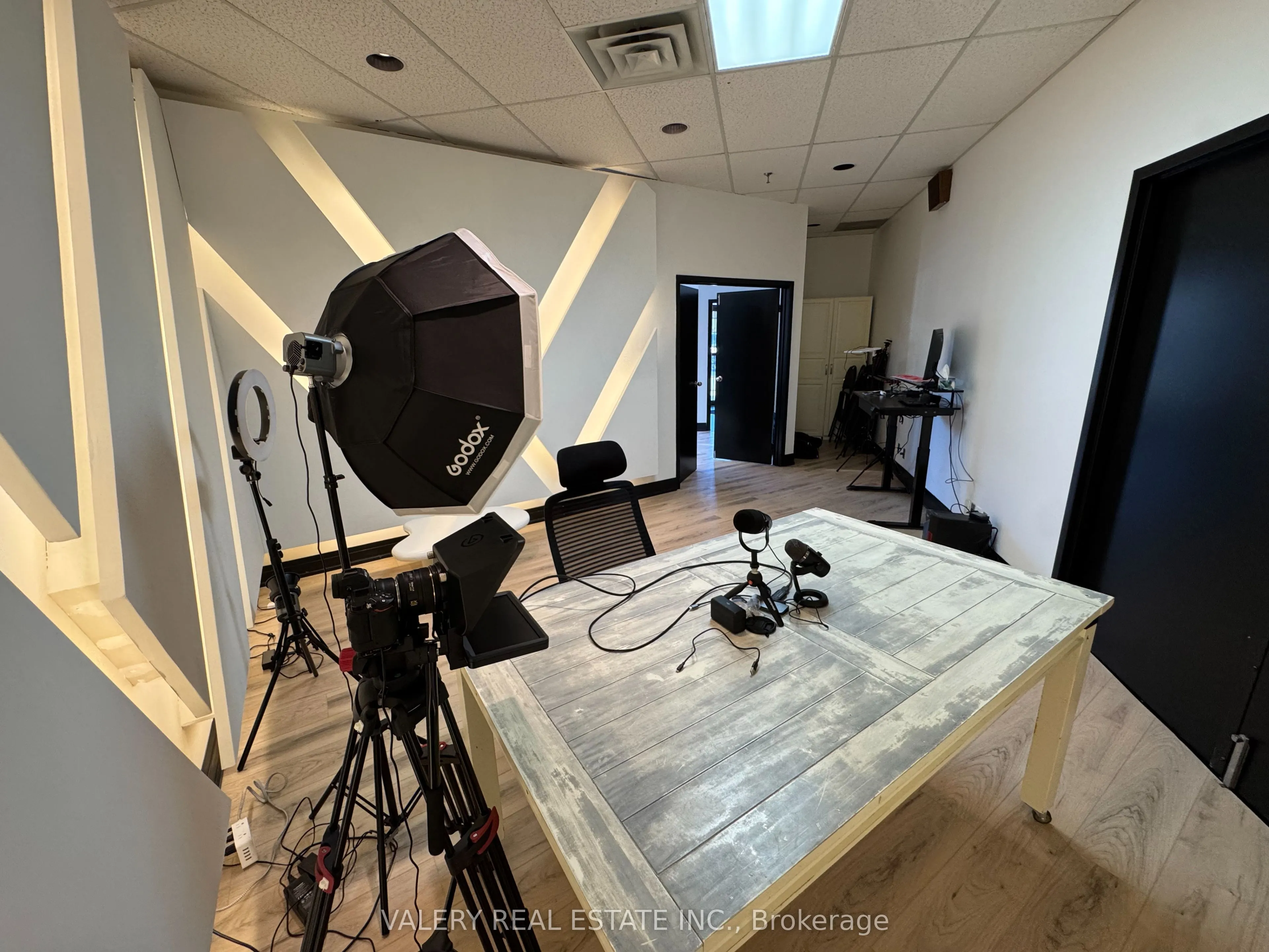 390 Edgeley Boulevard, #18