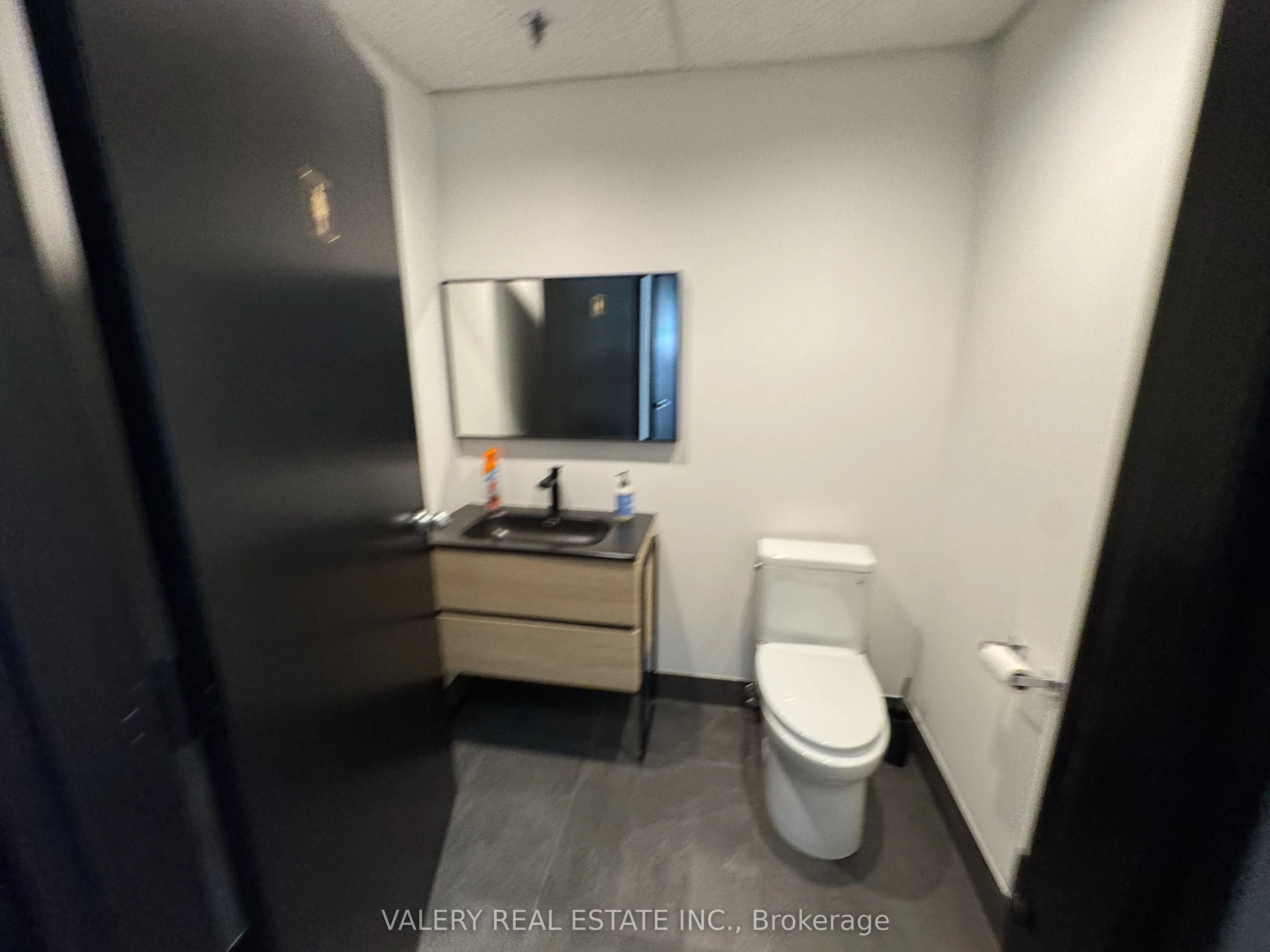 390 Edgeley Boulevard, #18