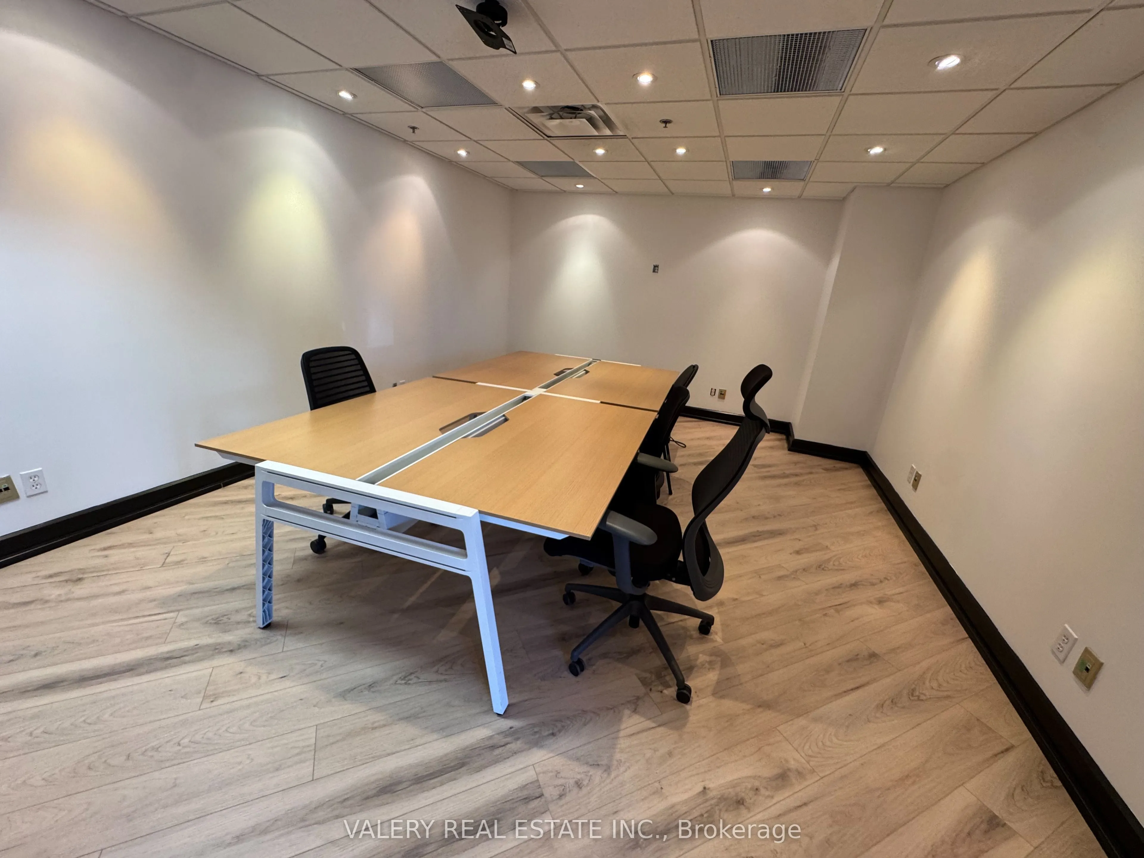 390 Edgeley Boulevard, #18