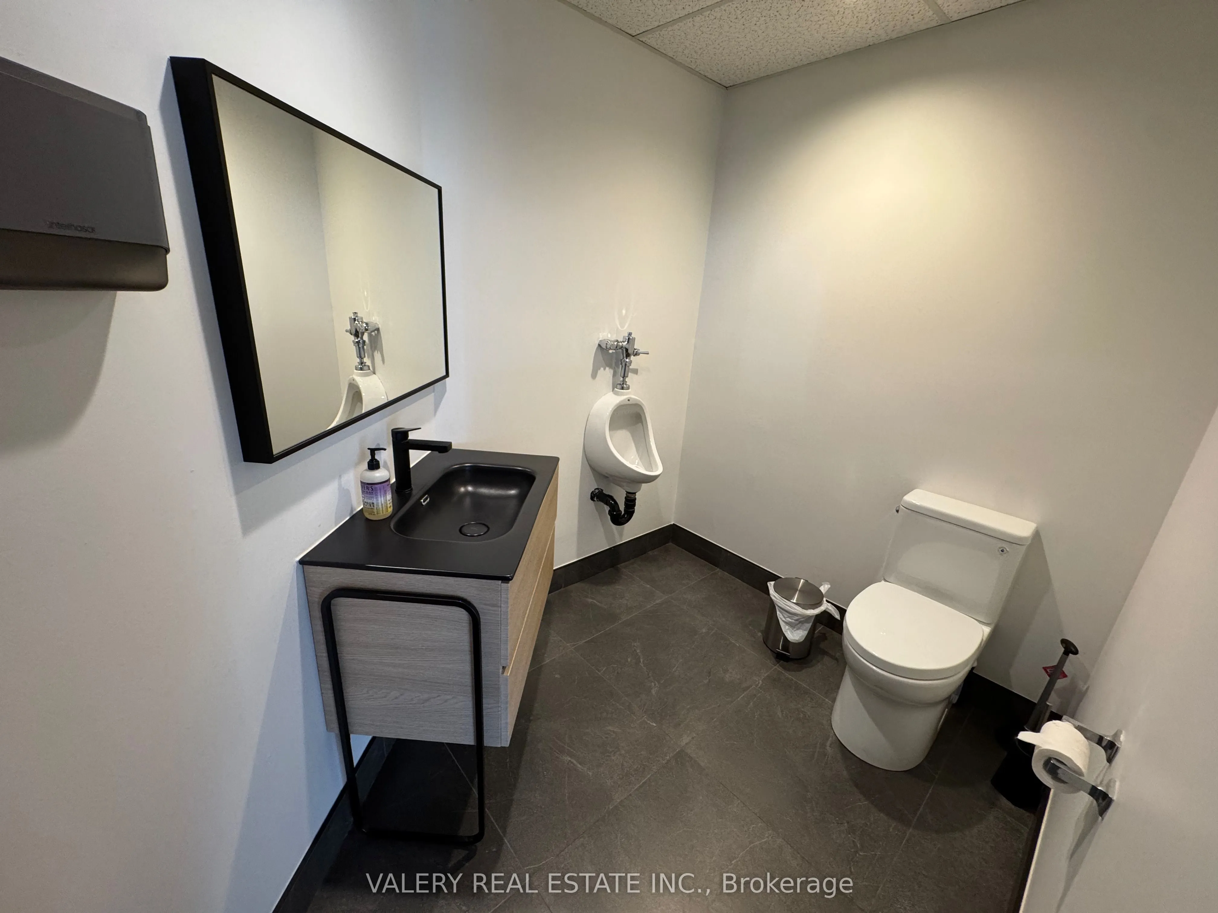 390 Edgeley Boulevard, #18