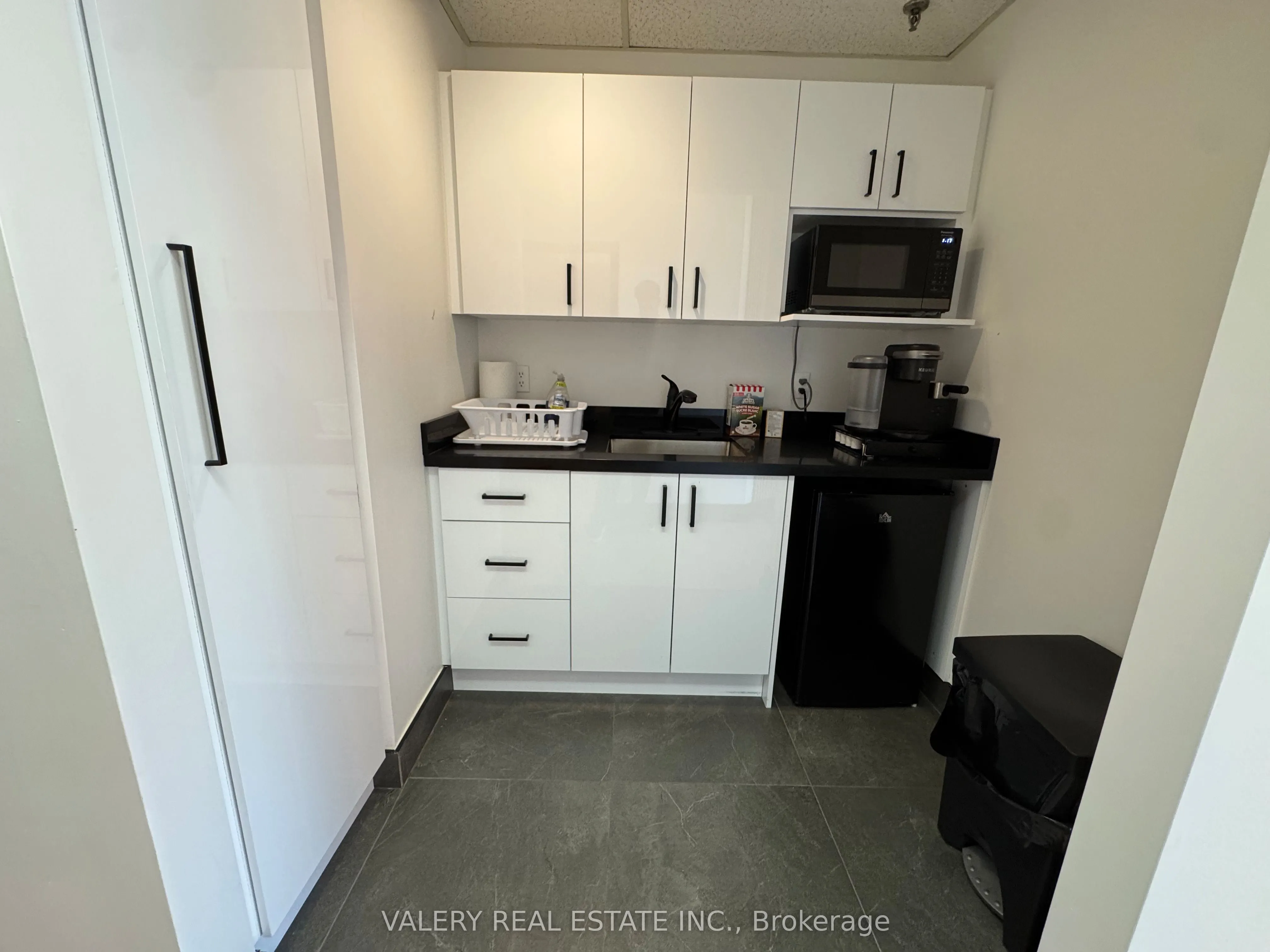 390 Edgeley Boulevard, #18