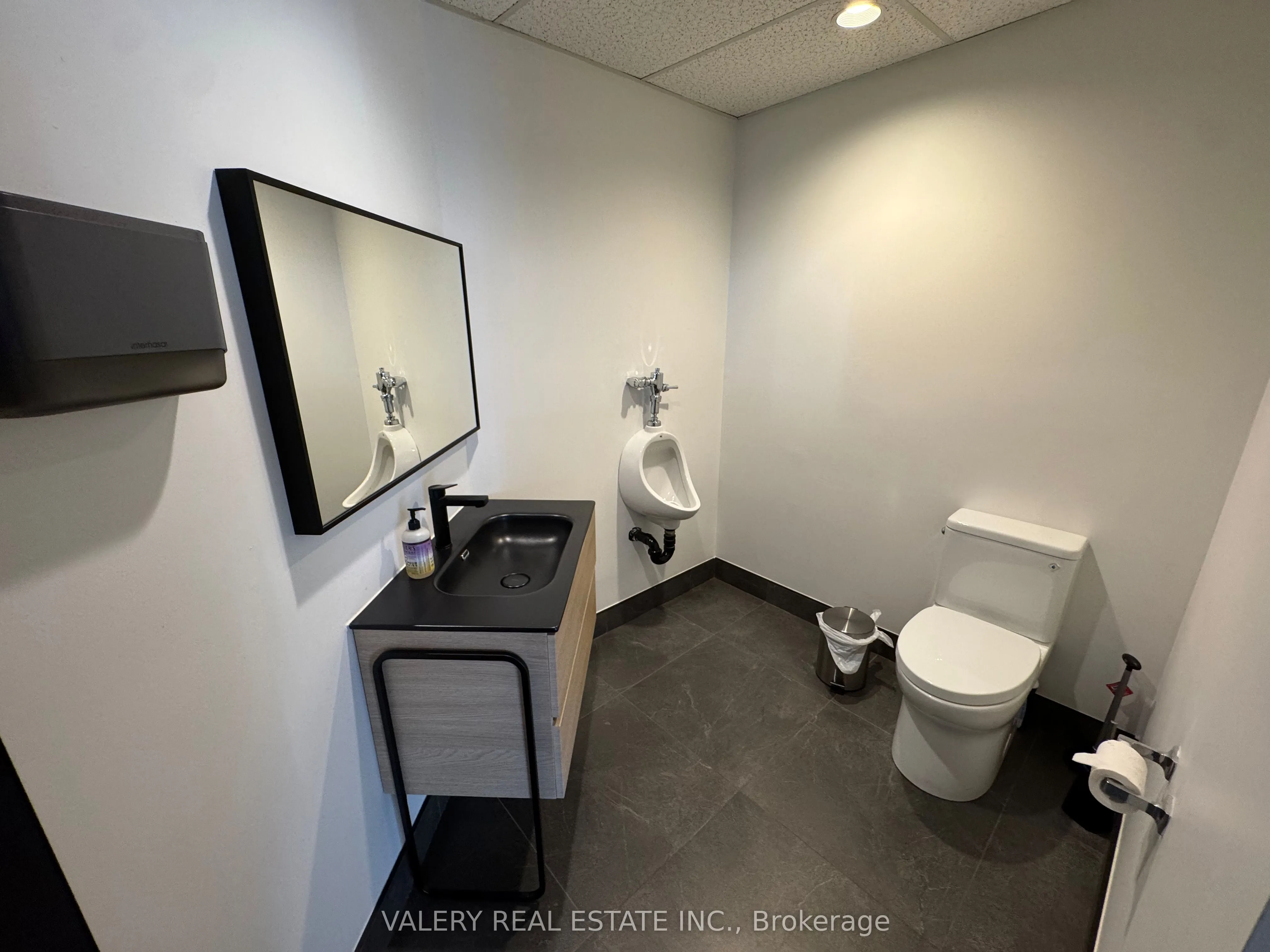 390 Edgeley Boulevard, #18