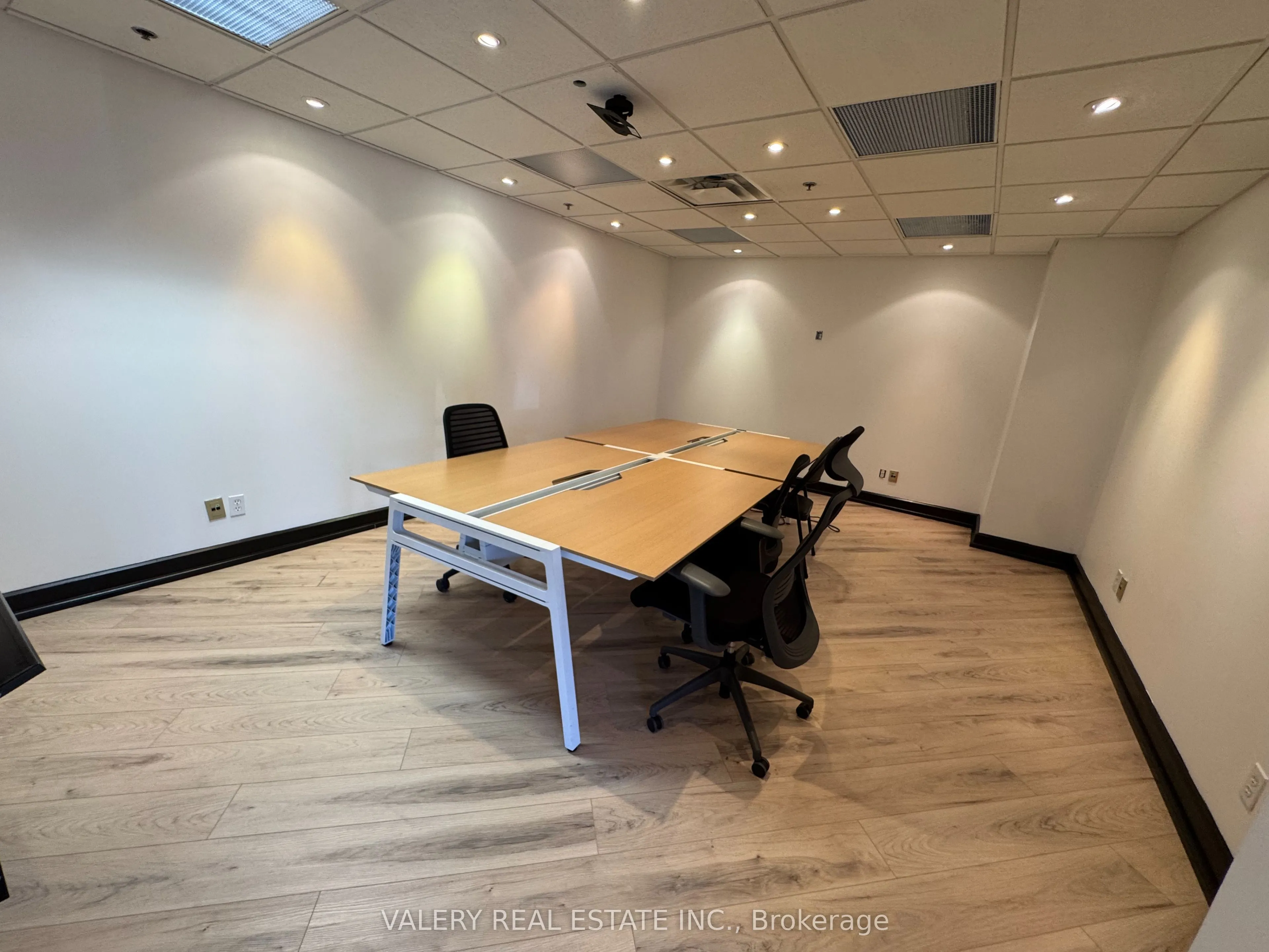 390 Edgeley Boulevard, #18