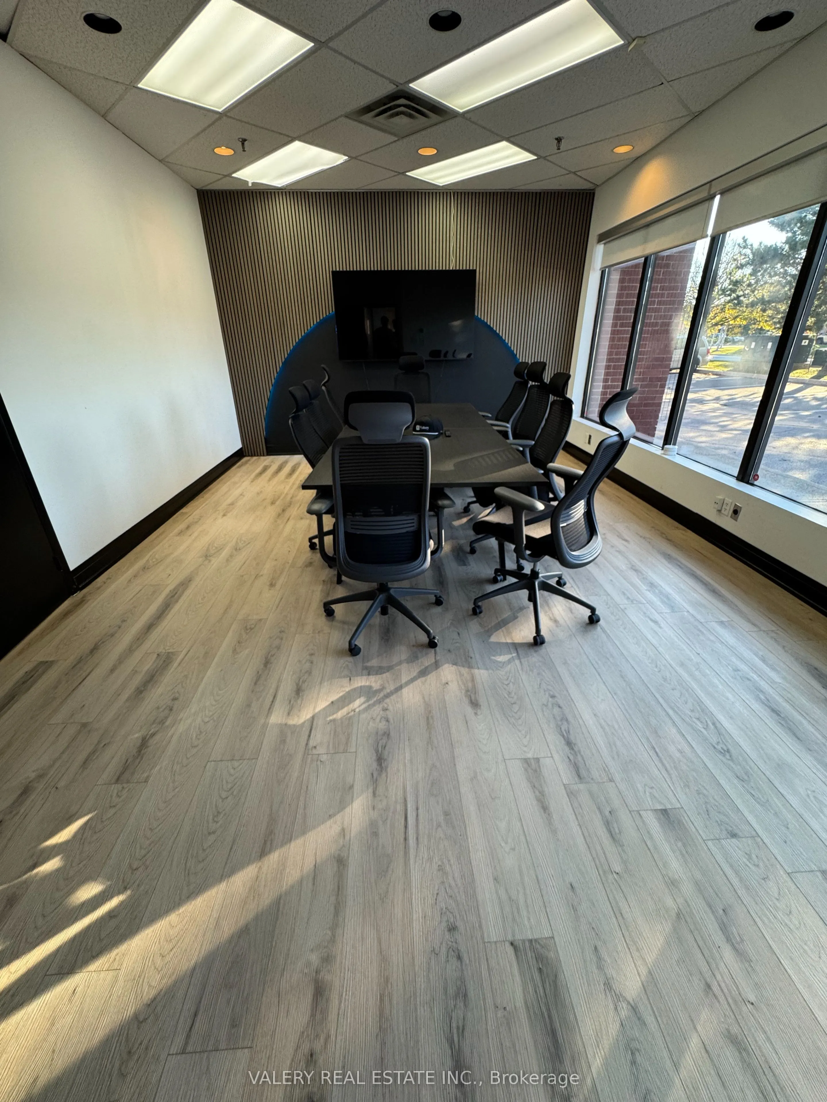 390 Edgeley Boulevard, #18