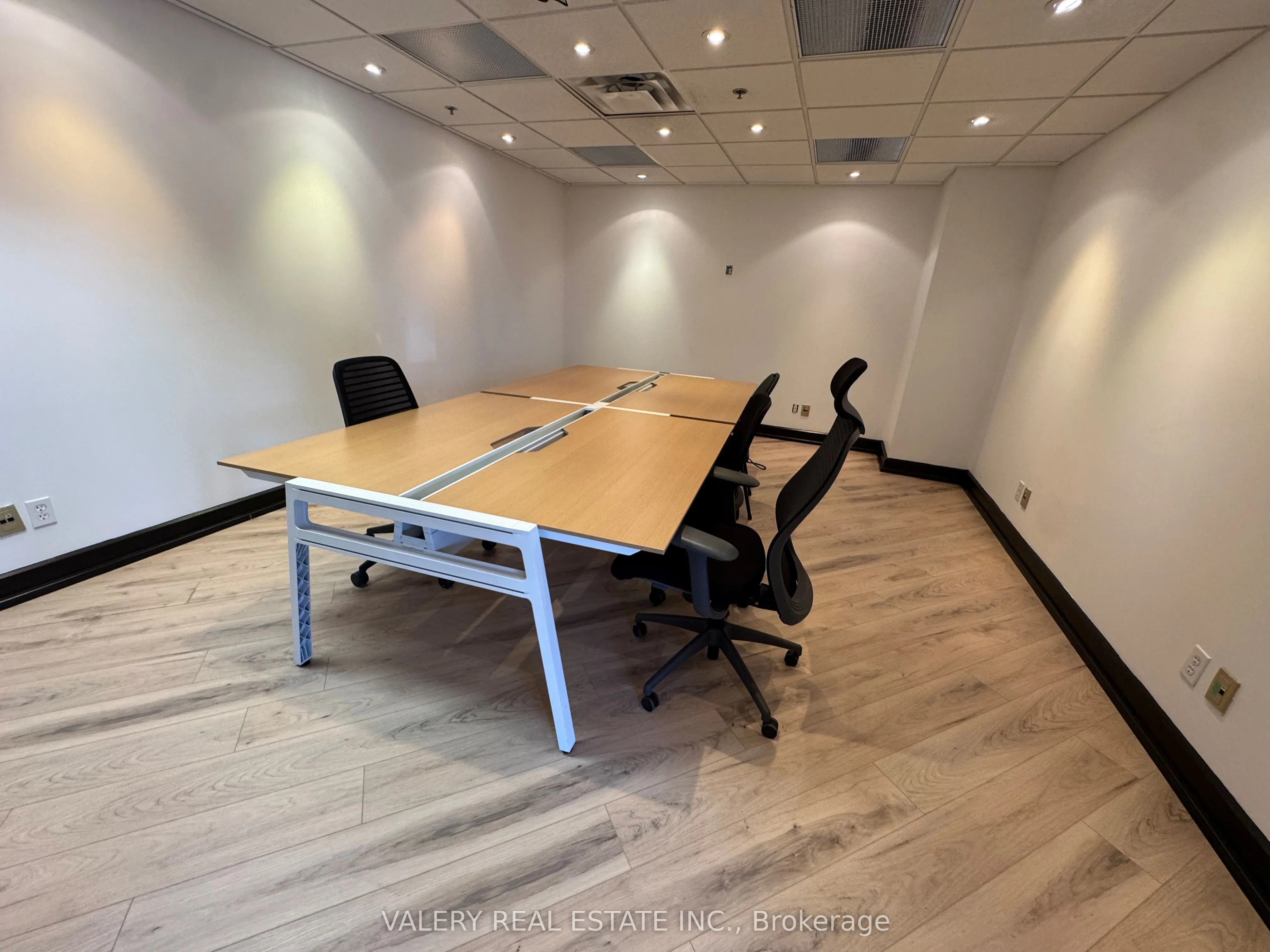 390 Edgeley Boulevard, #18