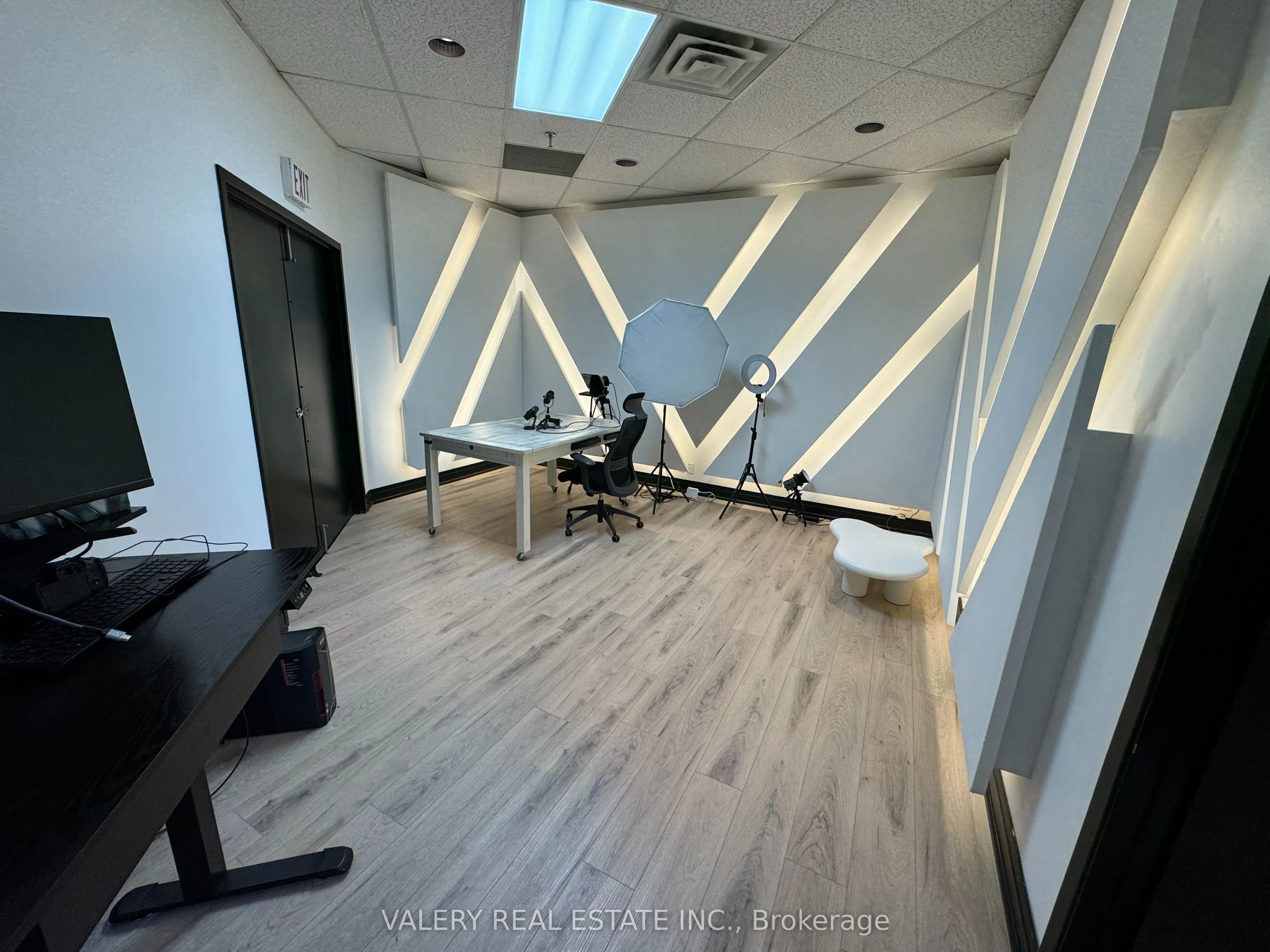 390 Edgeley Boulevard, #18