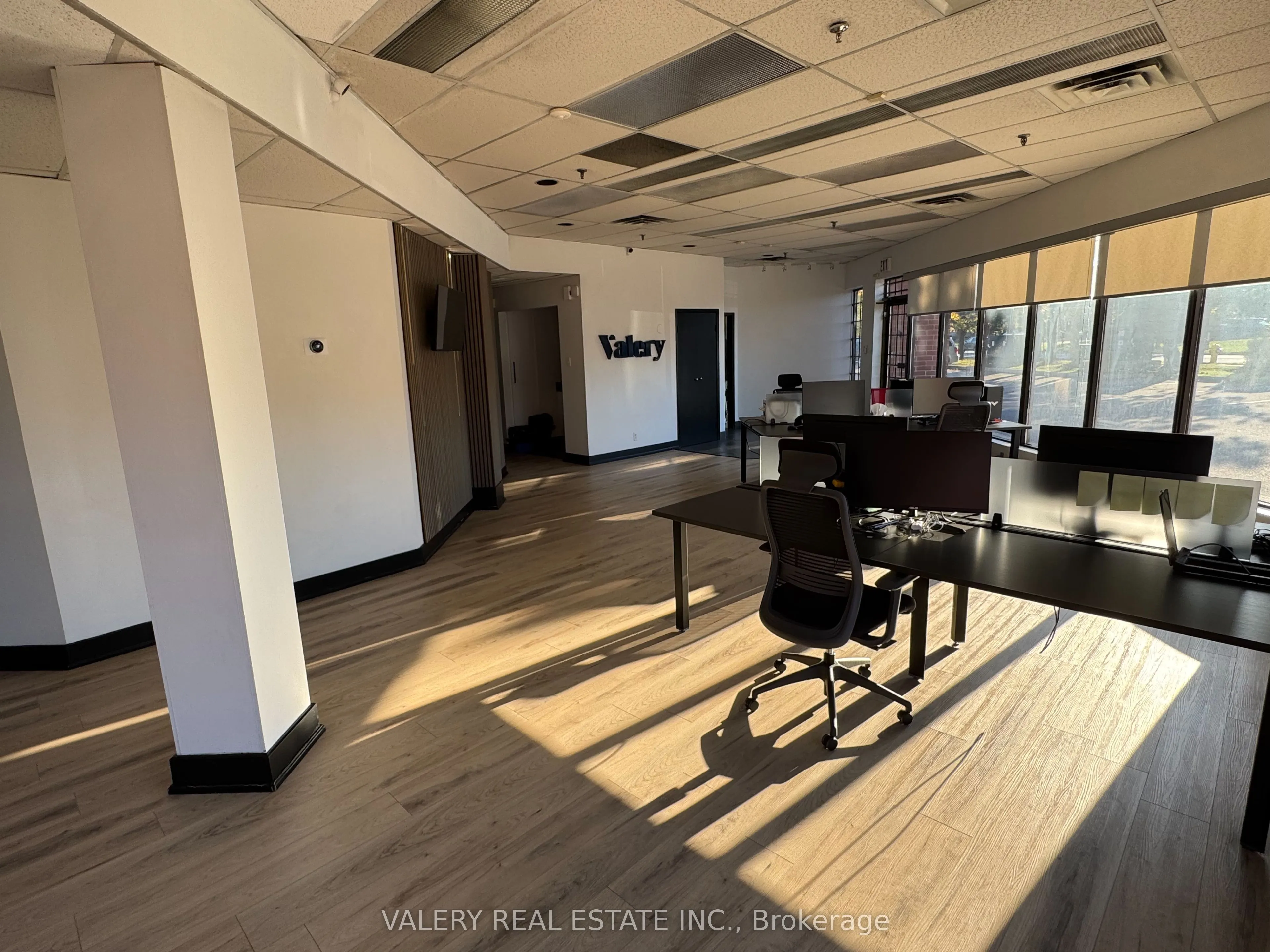 390 Edgeley Boulevard, #18