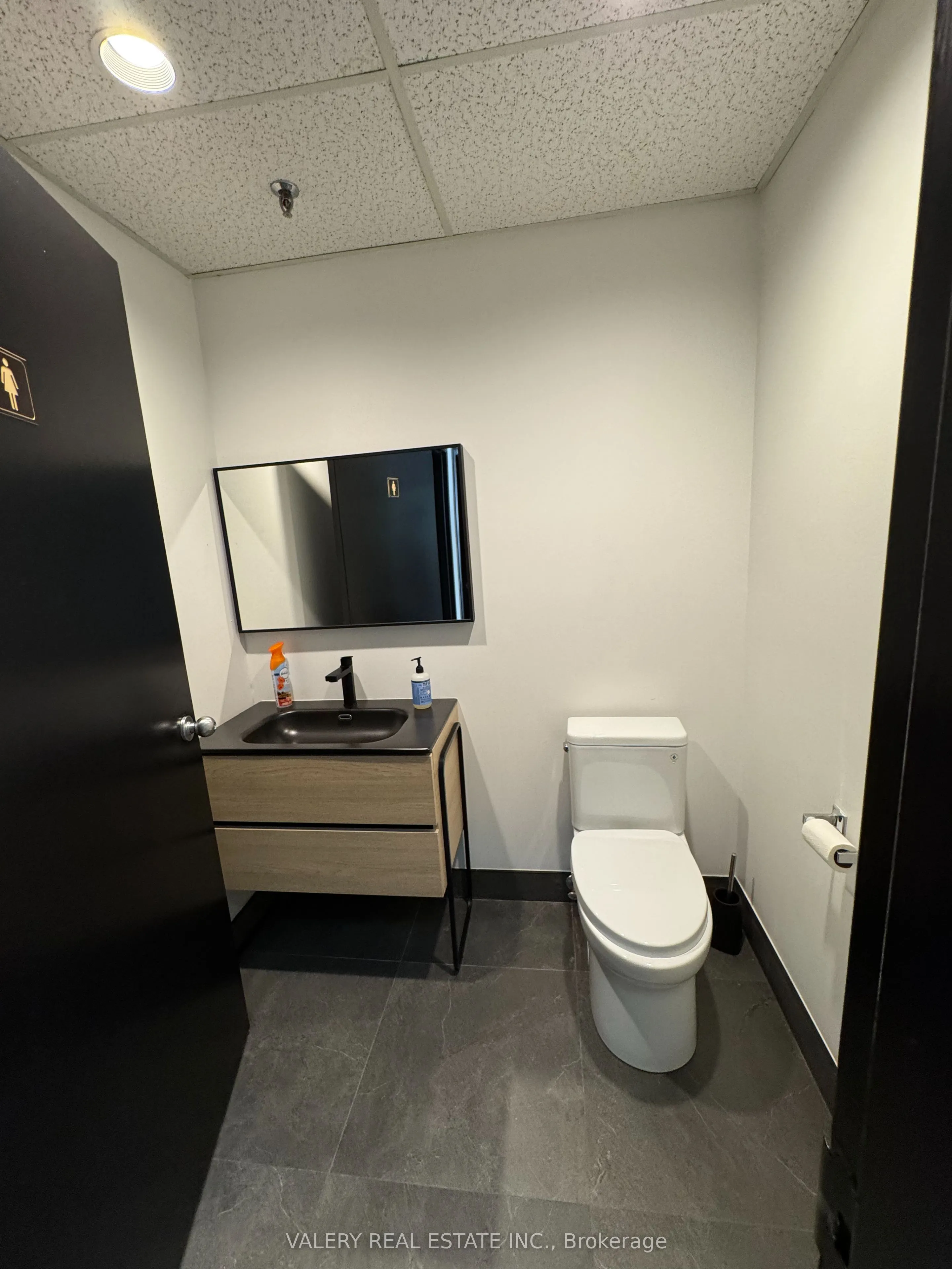 390 Edgeley Boulevard, #18