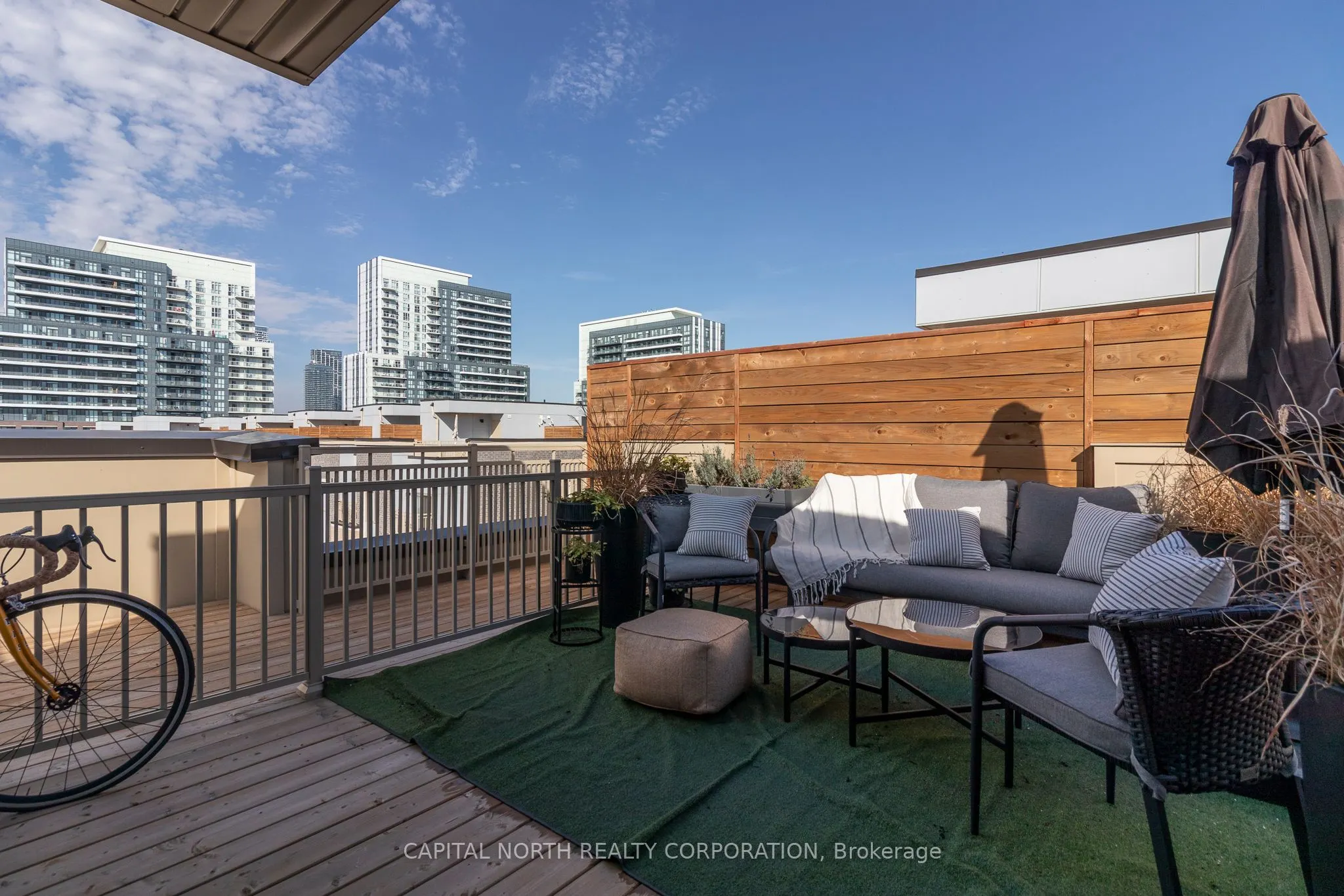 150 Honeycrisp Crescent, #TH266