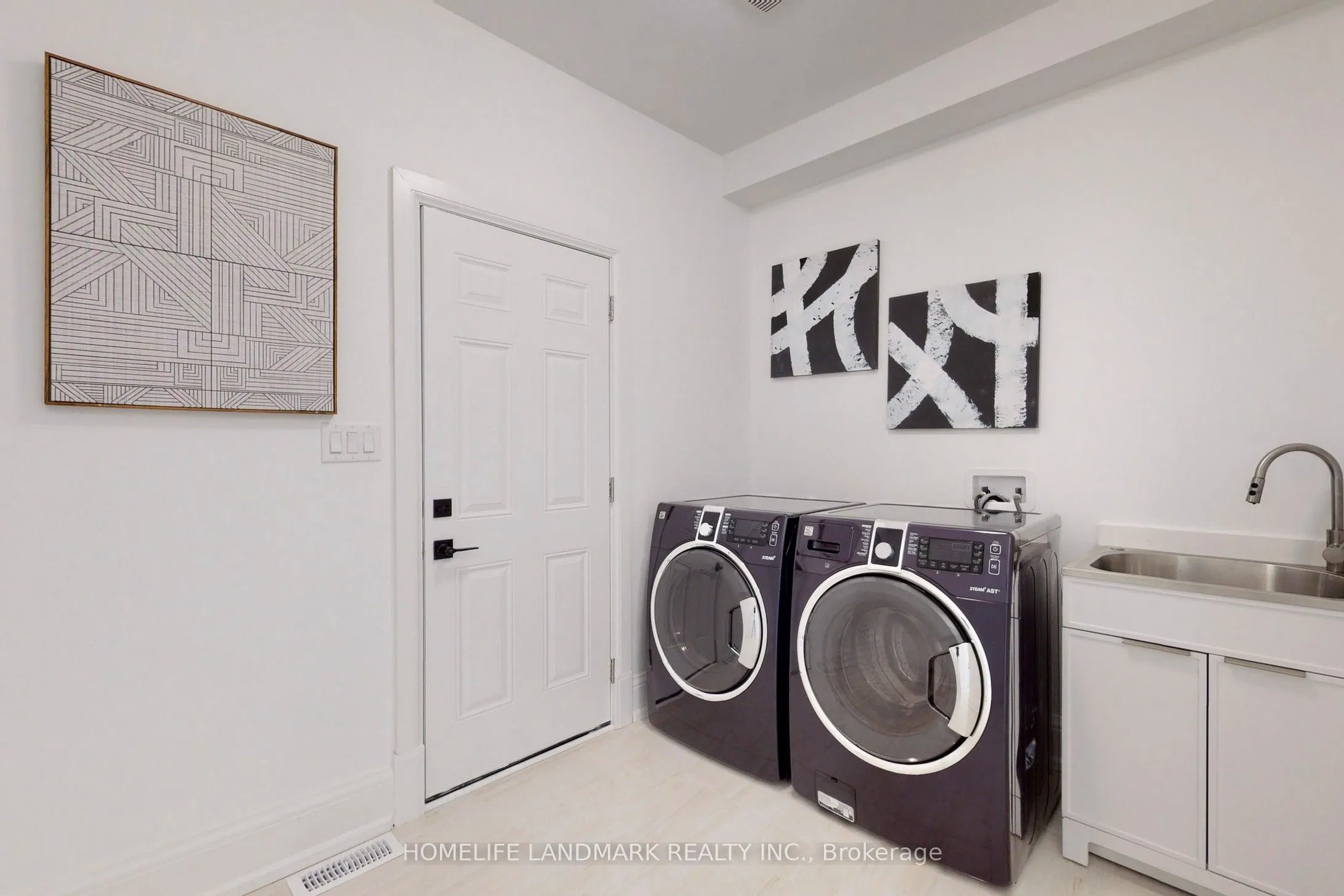 452 D'arcy Street S, #Main Unit