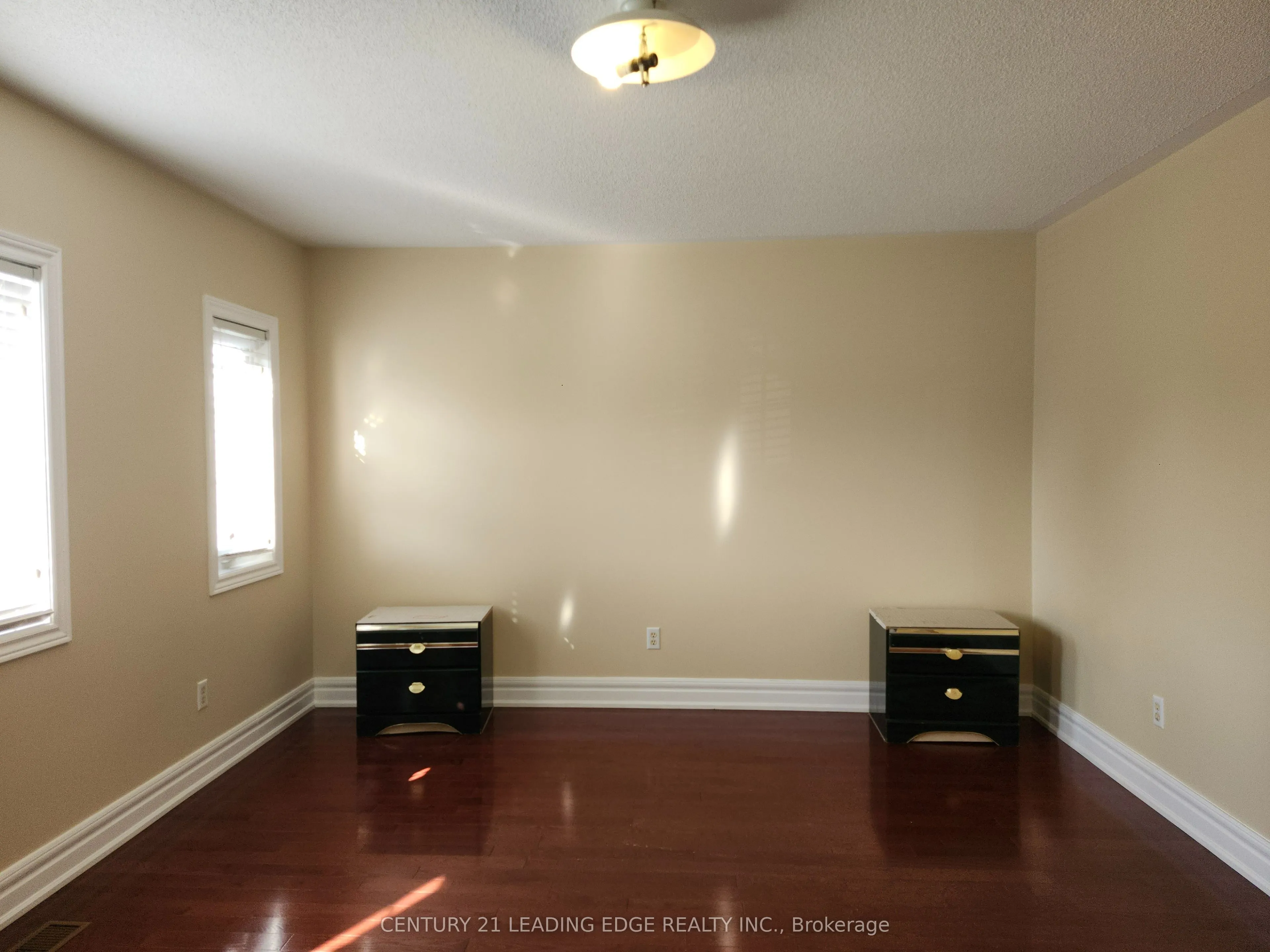 140 Roxbury Street, #Main