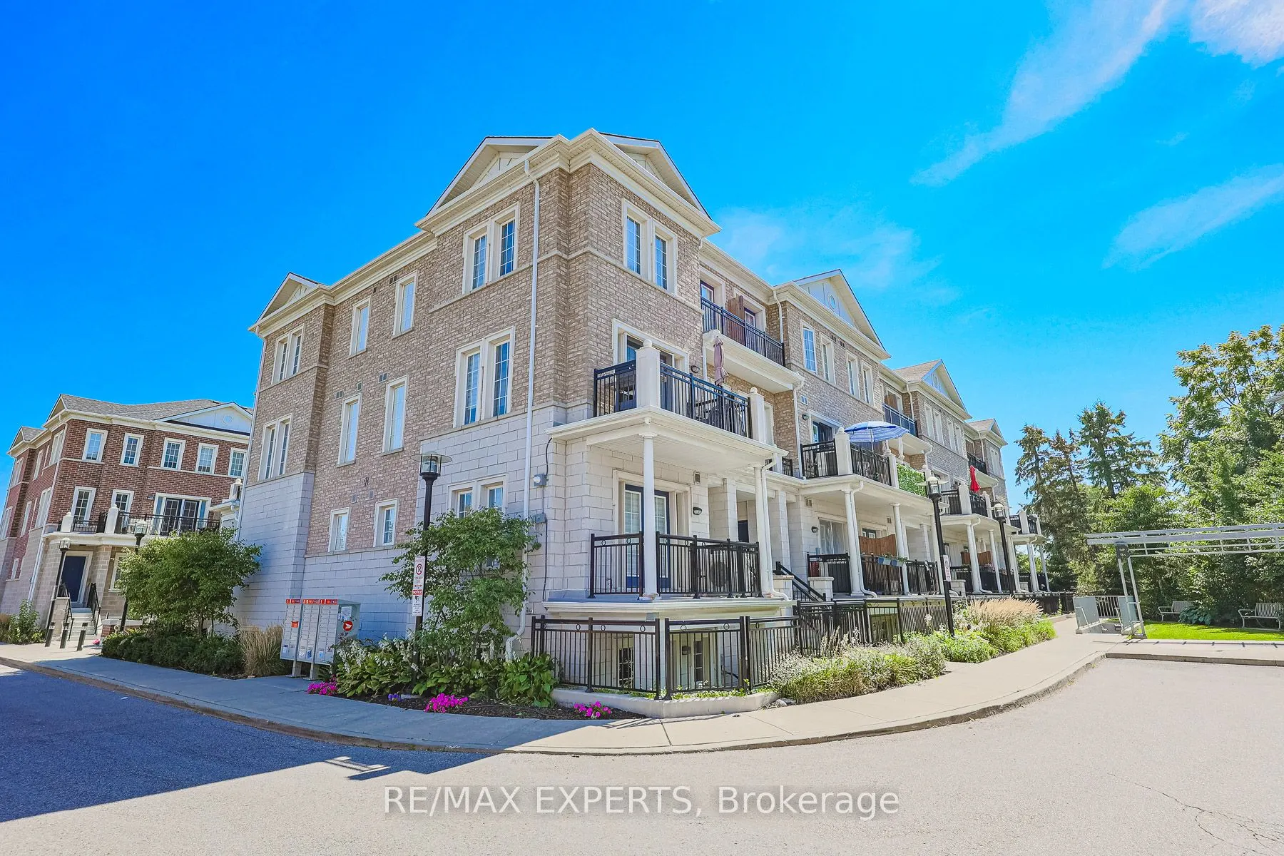 26 Bruce Street W, #B11