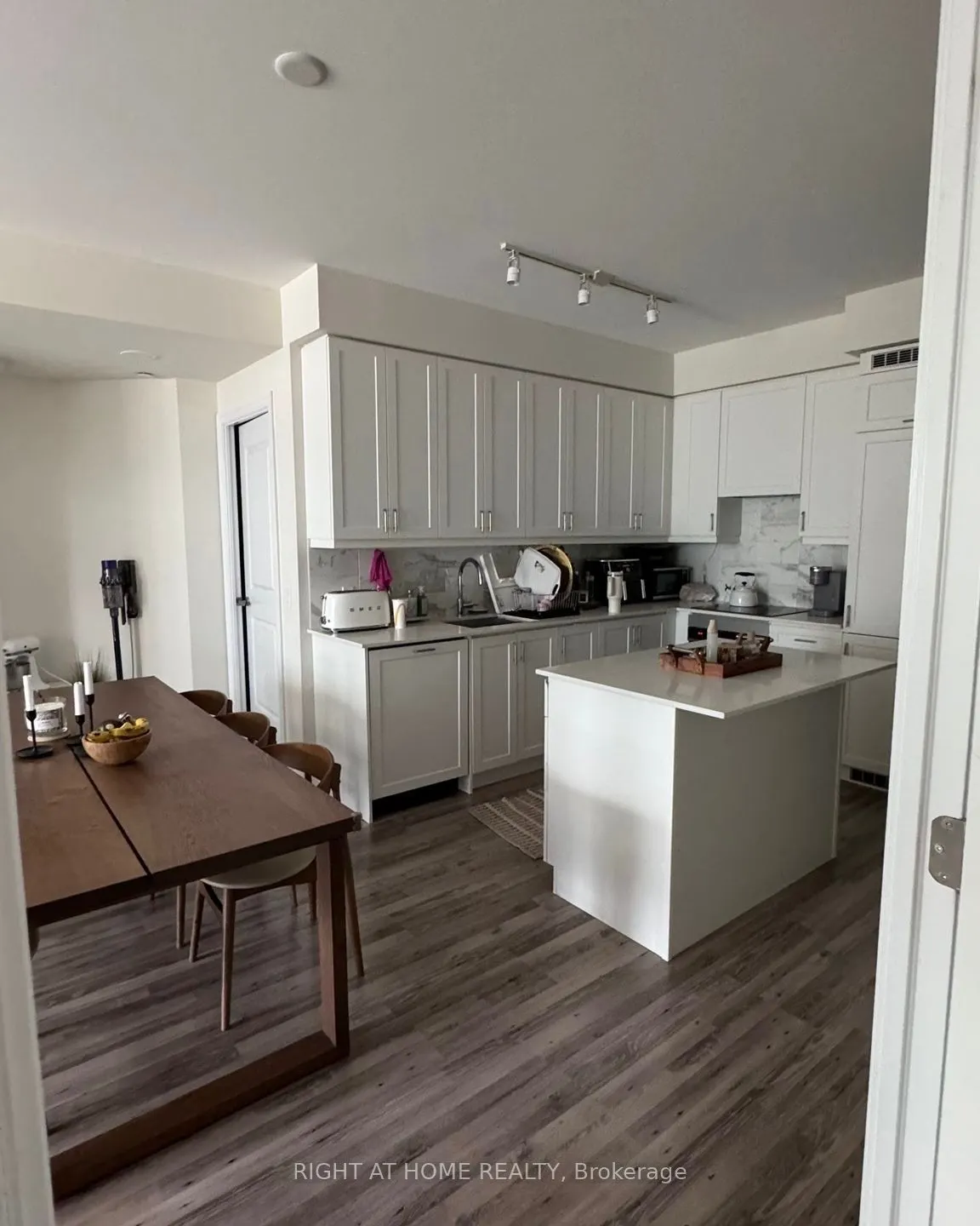 9075 Jane Street, #212