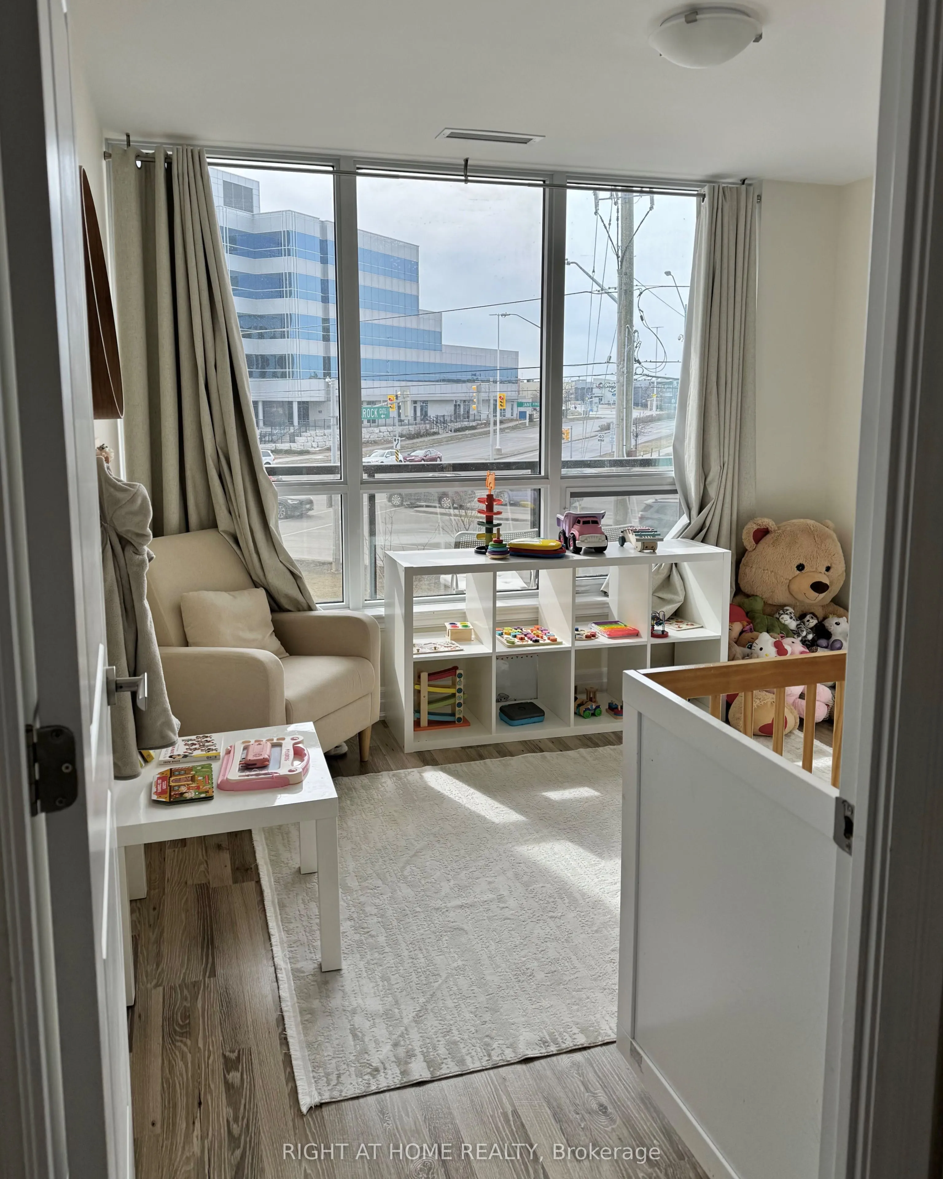 9075 Jane Street, #212