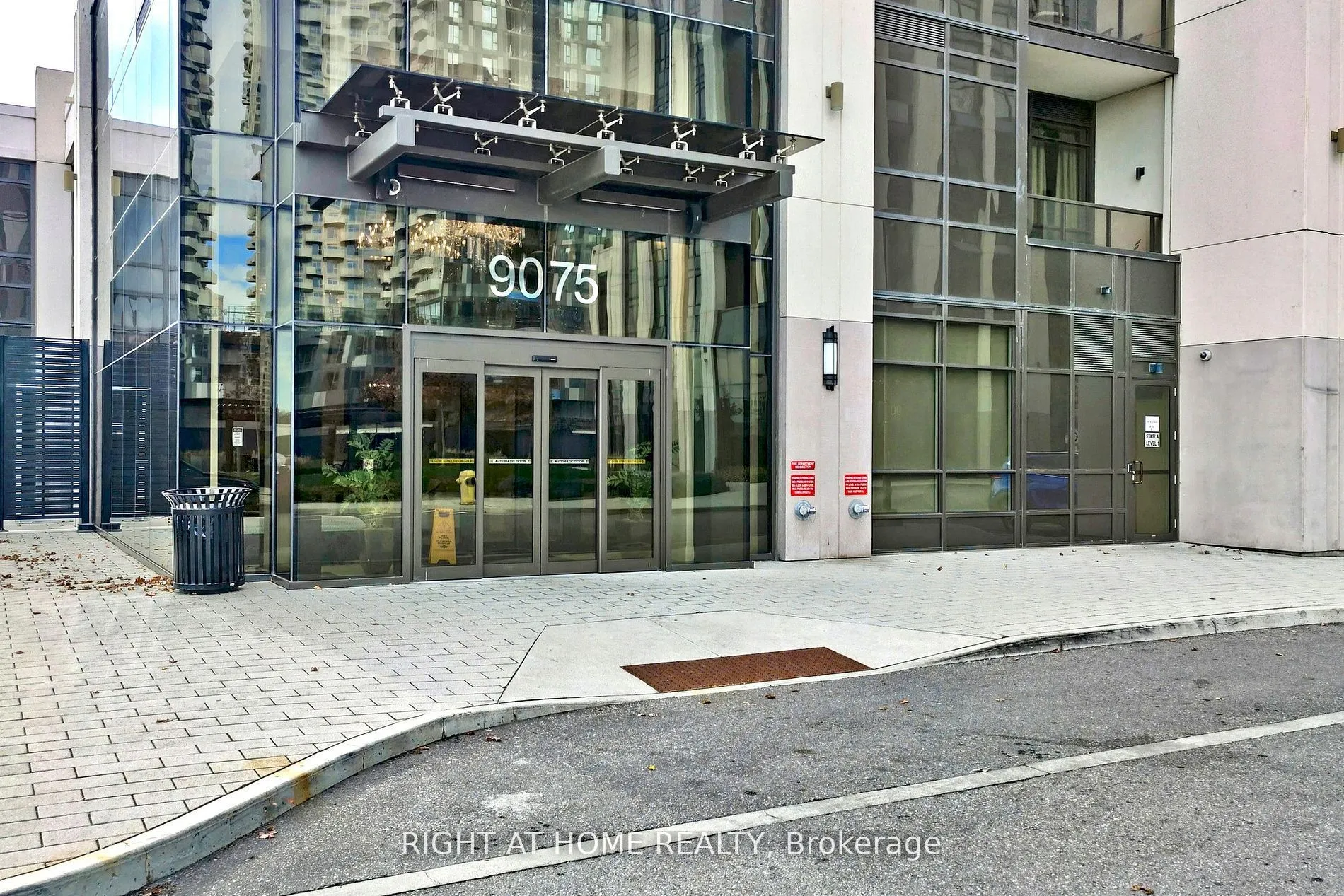 9075 Jane Street, #212