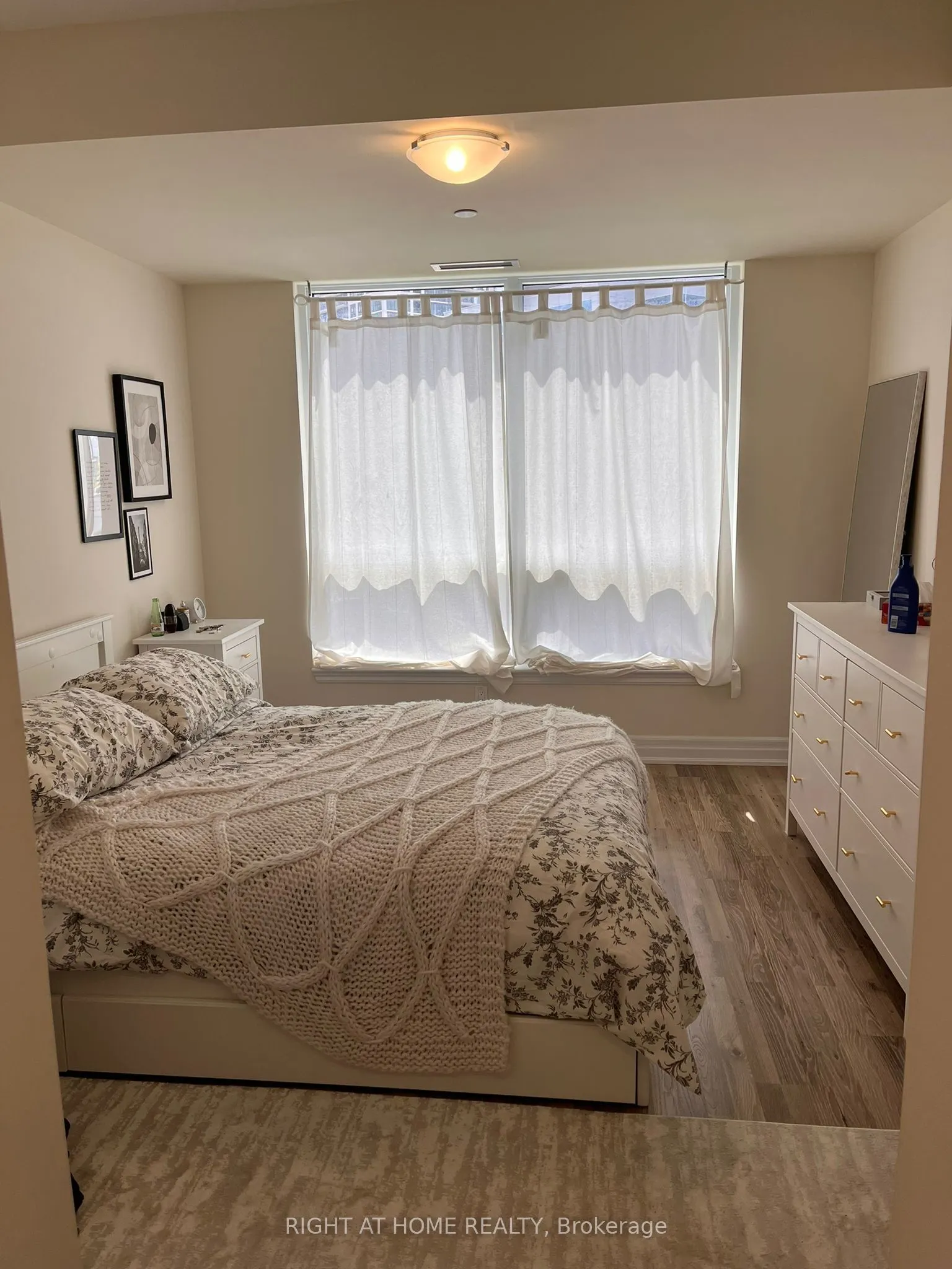 9075 Jane Street, #212