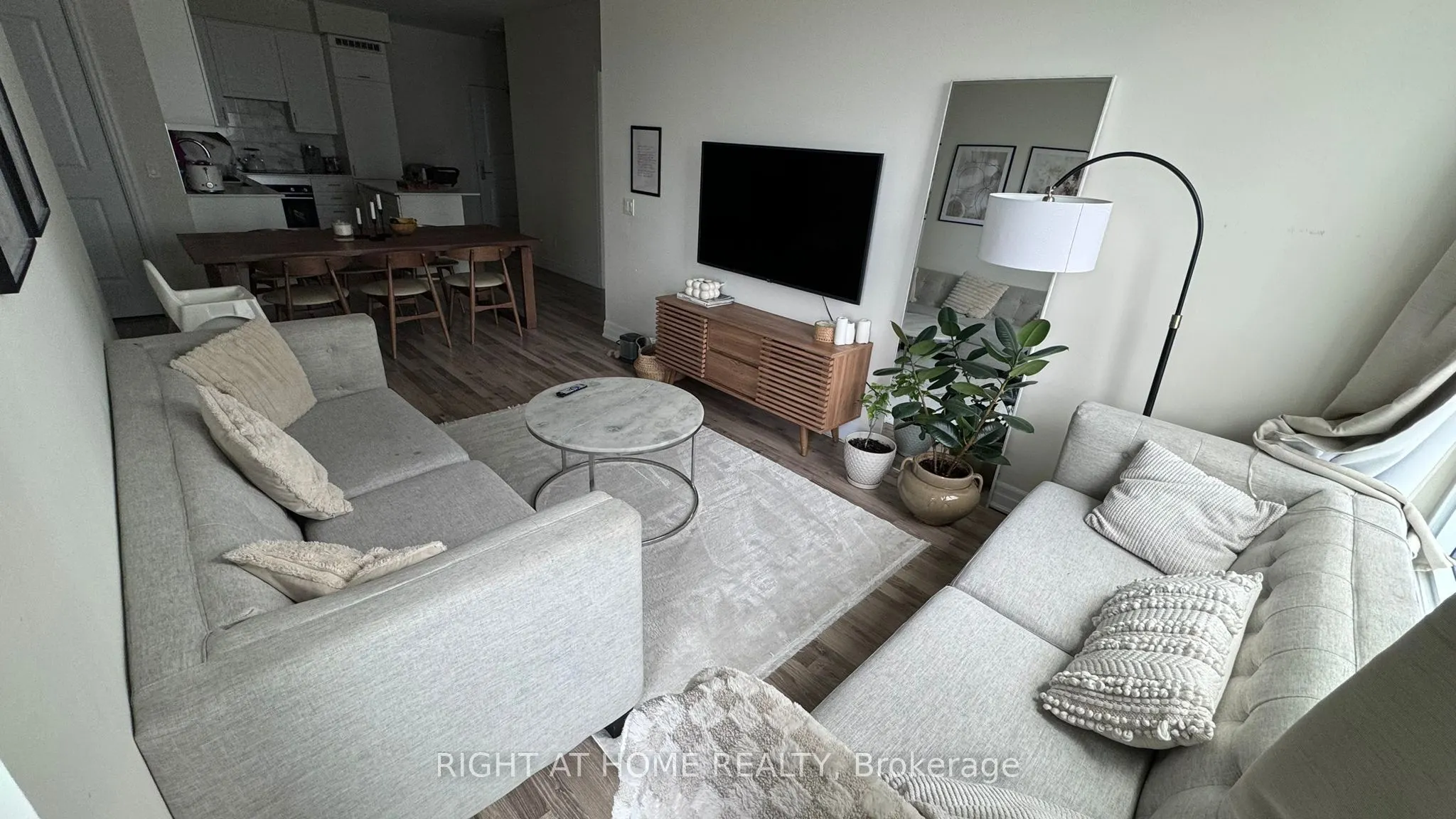 9075 Jane Street, #212