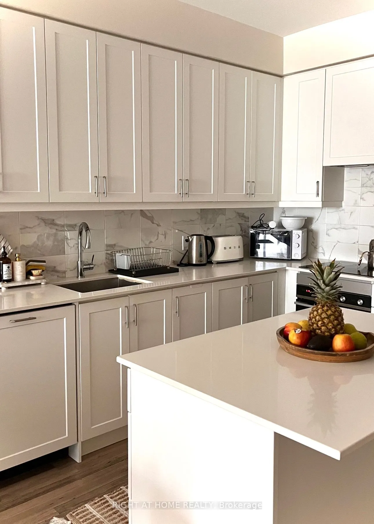 9075 Jane Street, #212