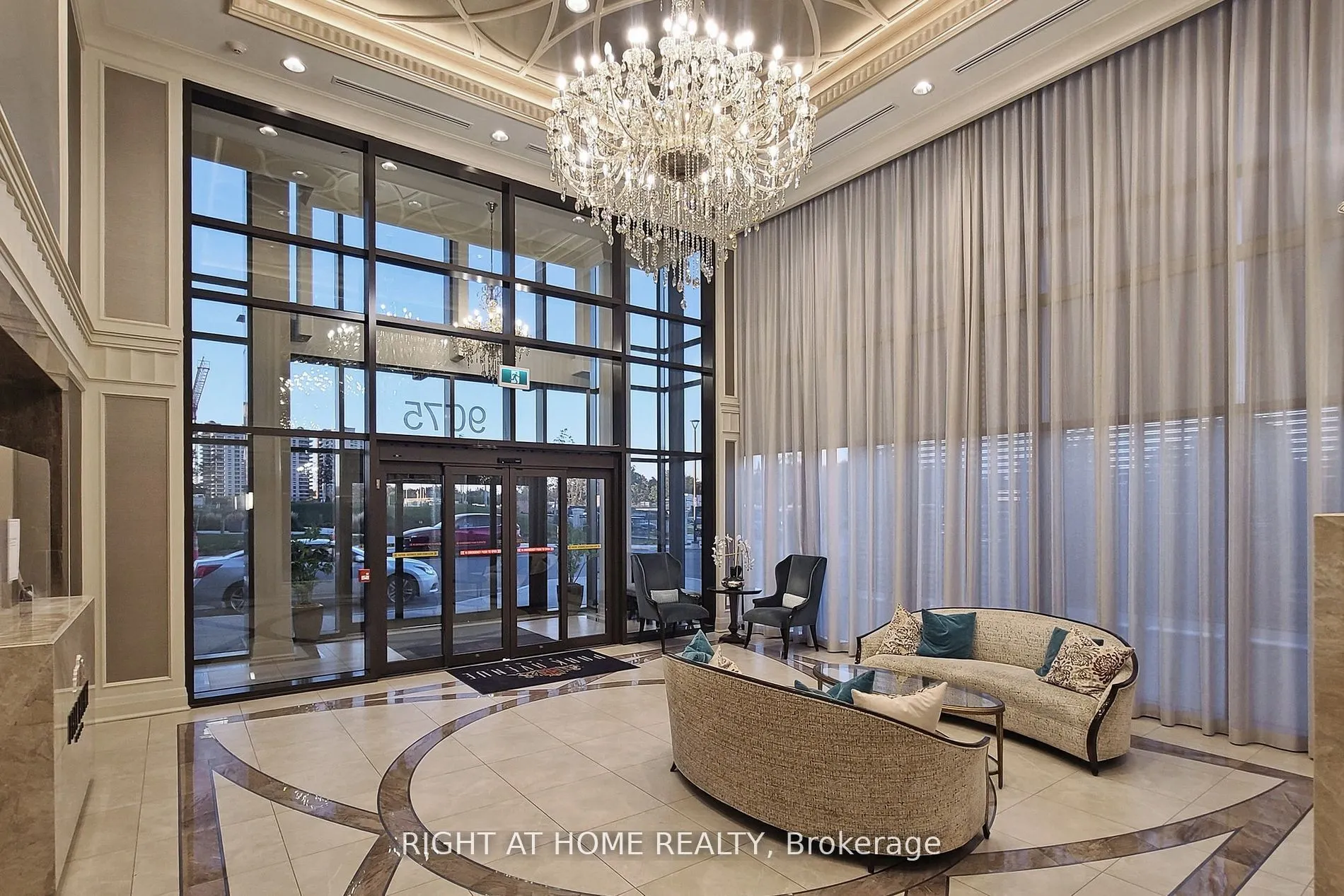 9075 Jane Street, #212